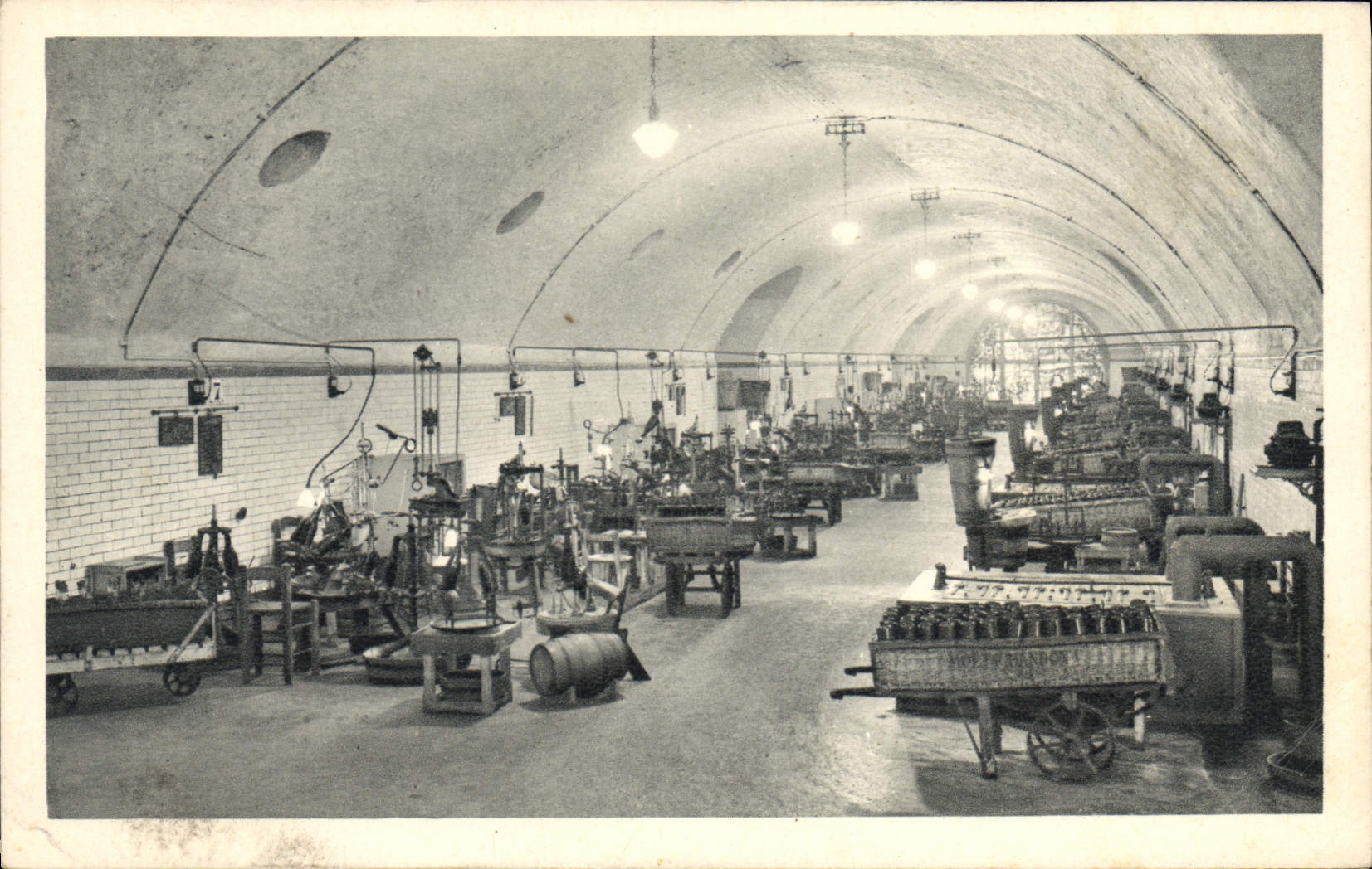 CPA Folklore Vin Vendange Champagne Moet & Chandon Chantiers de degorgement