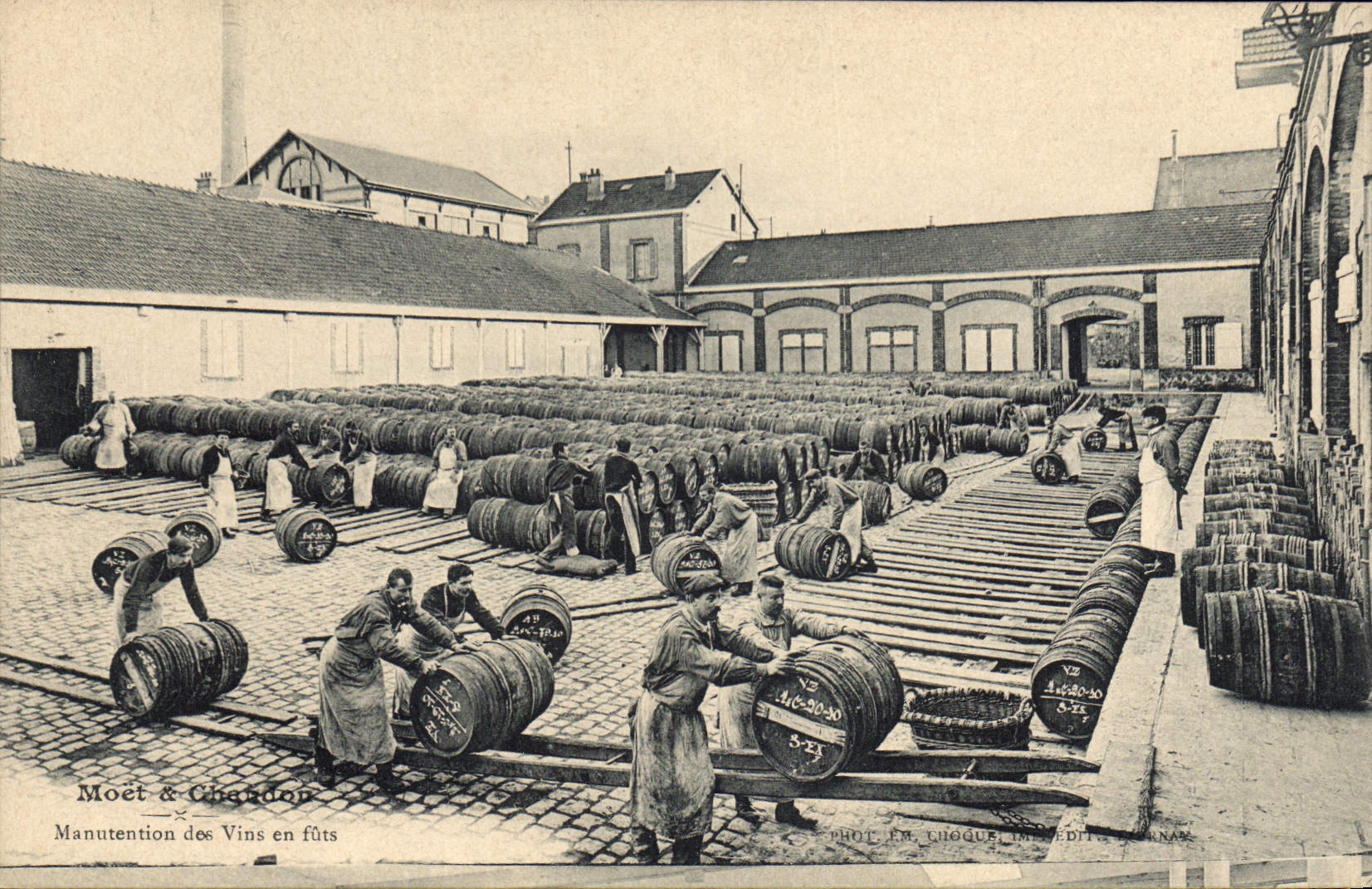 CPA Folklore Vin Vendange Champagne Moet & Chandon Manutention des vins en futs