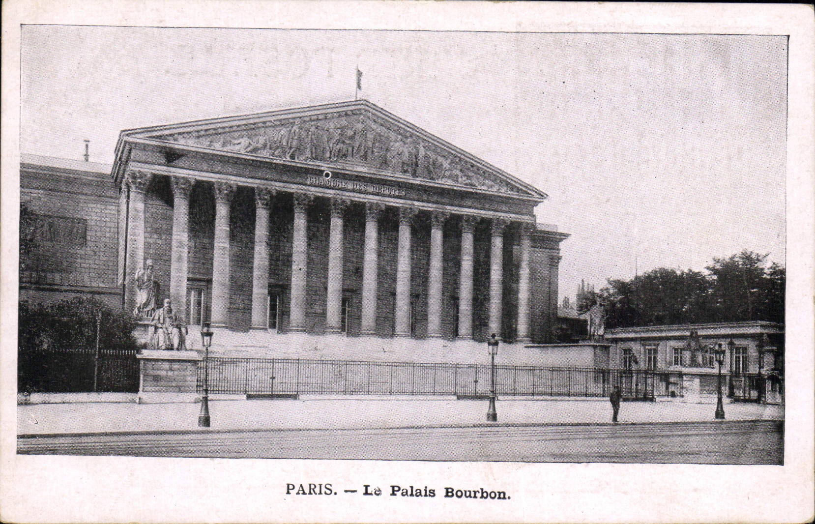 CPA Publicite Oriflamme Petrole de Luxe Paris Le Palais Bourbon