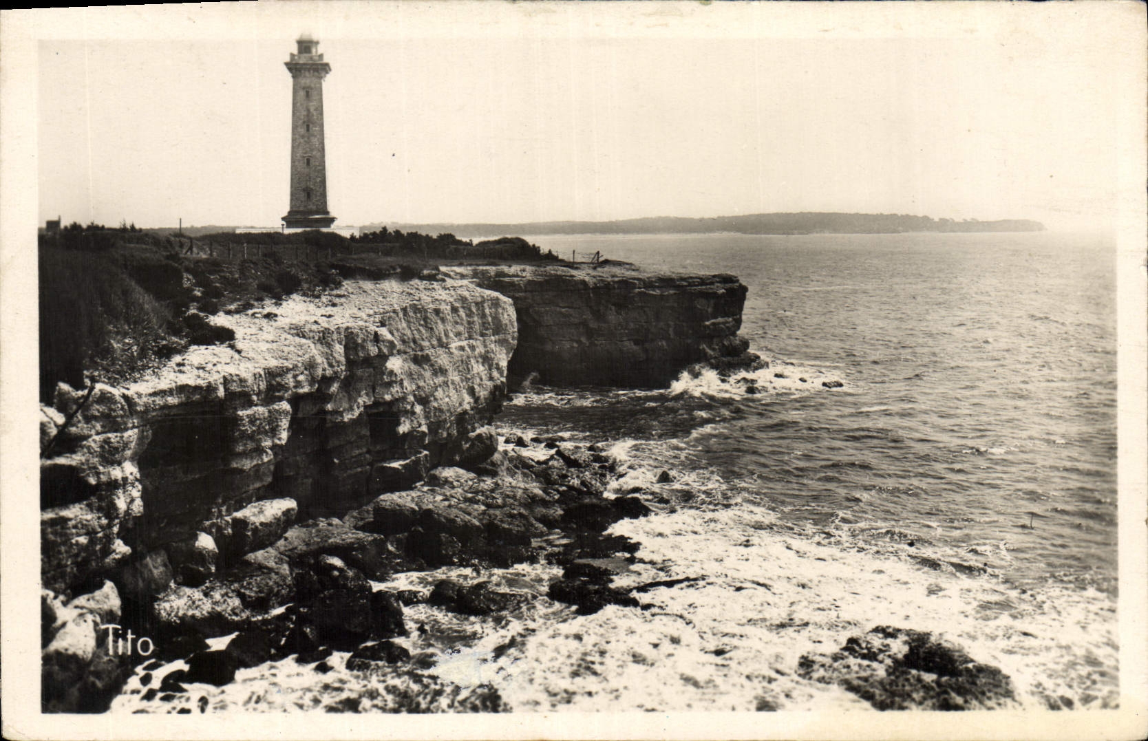 Vintage Postcard Holy Headlight Georges de Didonne cliffs