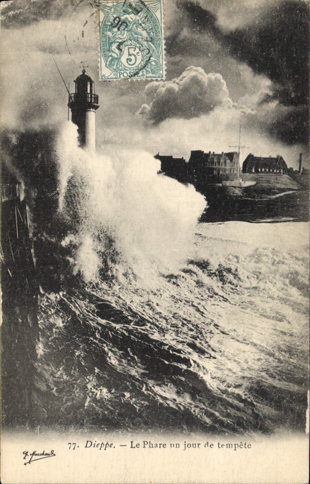 CPA Phare Dieppe Le phare un jour de tempete