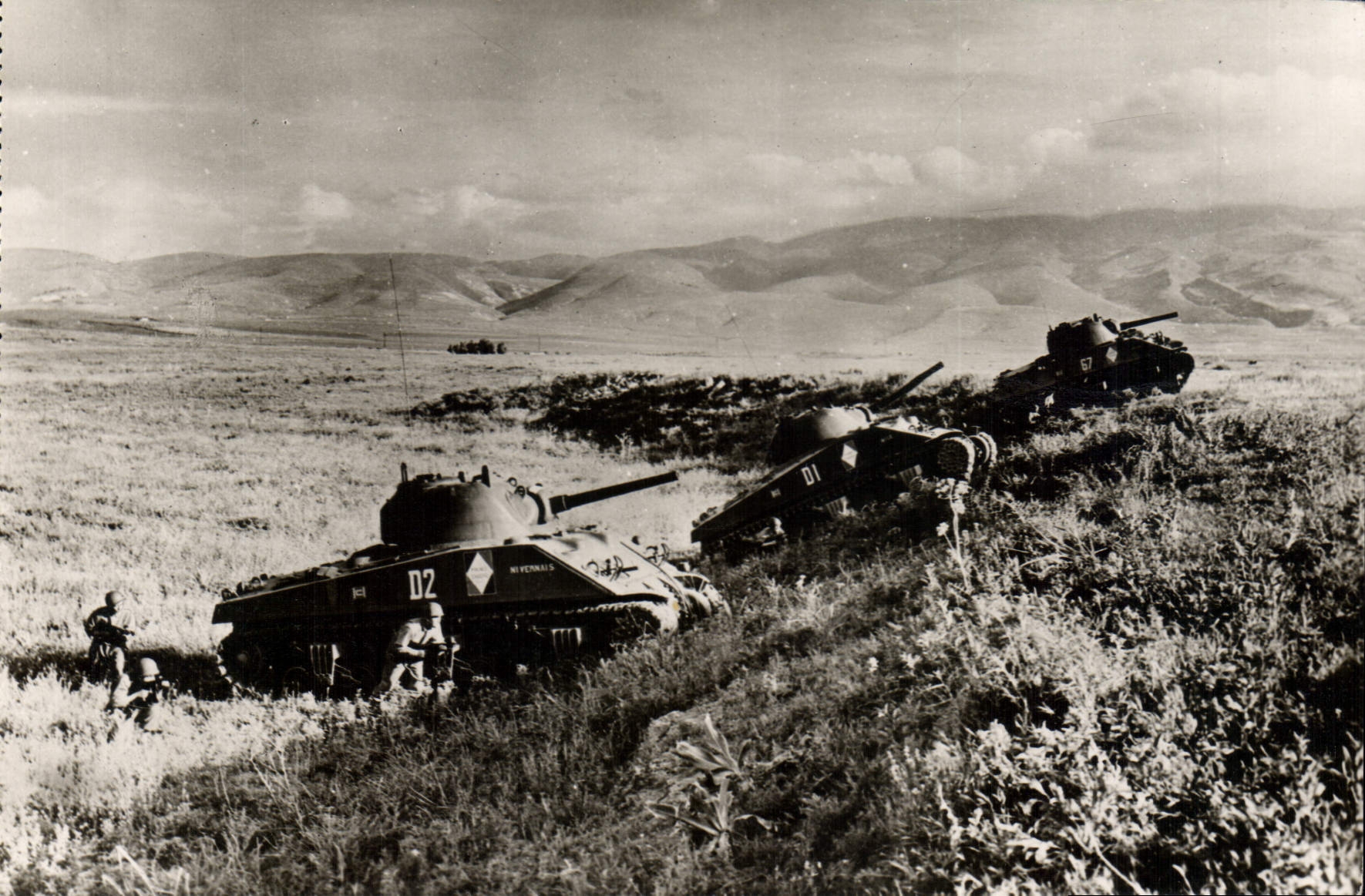 CPM Militaria De Tunis a Sienne Les troupes francaies rearmees s'entrainent Tank