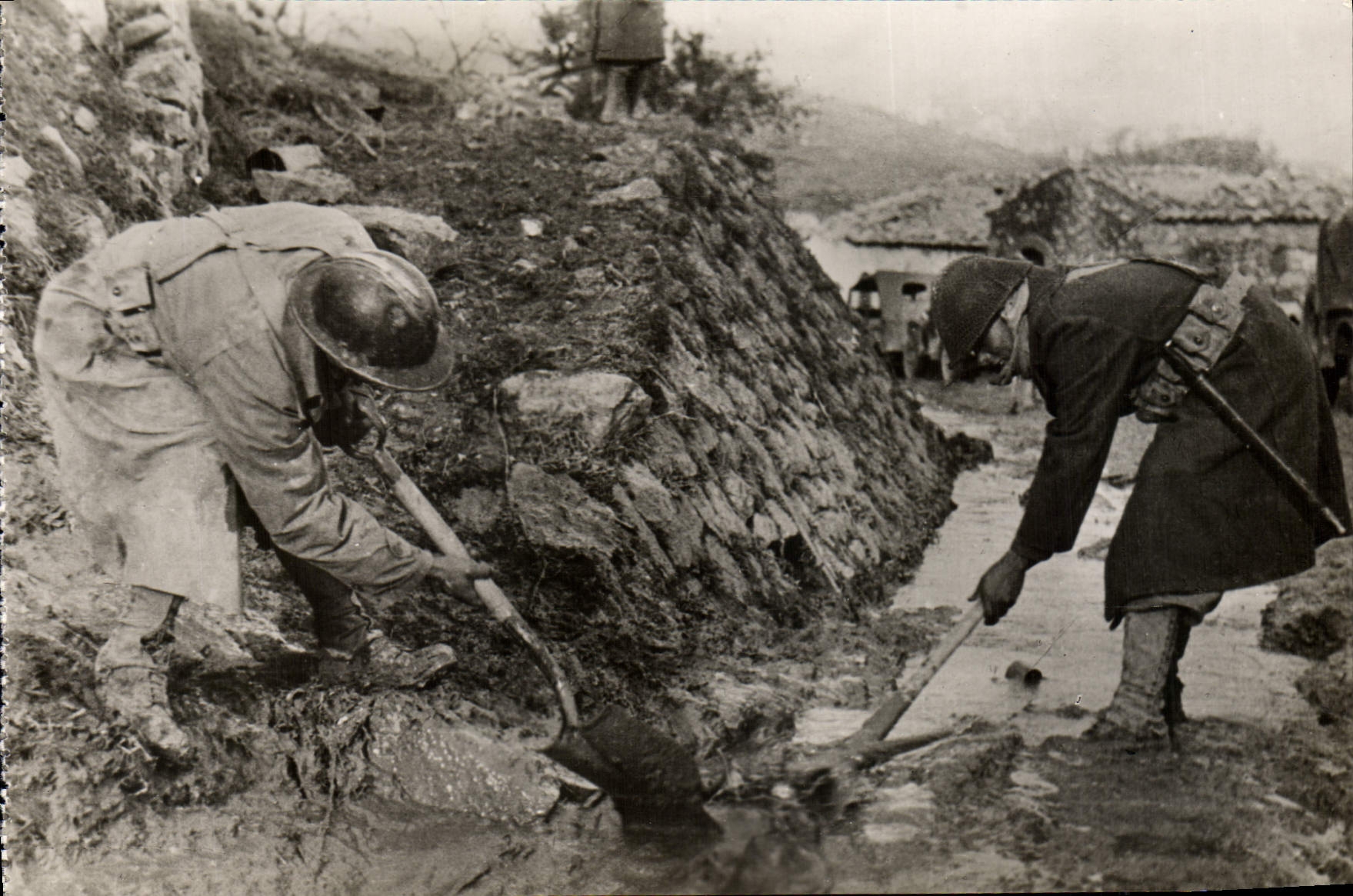 Modern Postcard Militaria Of Tunis has His Italy mud Pionniers unchoking a gutter