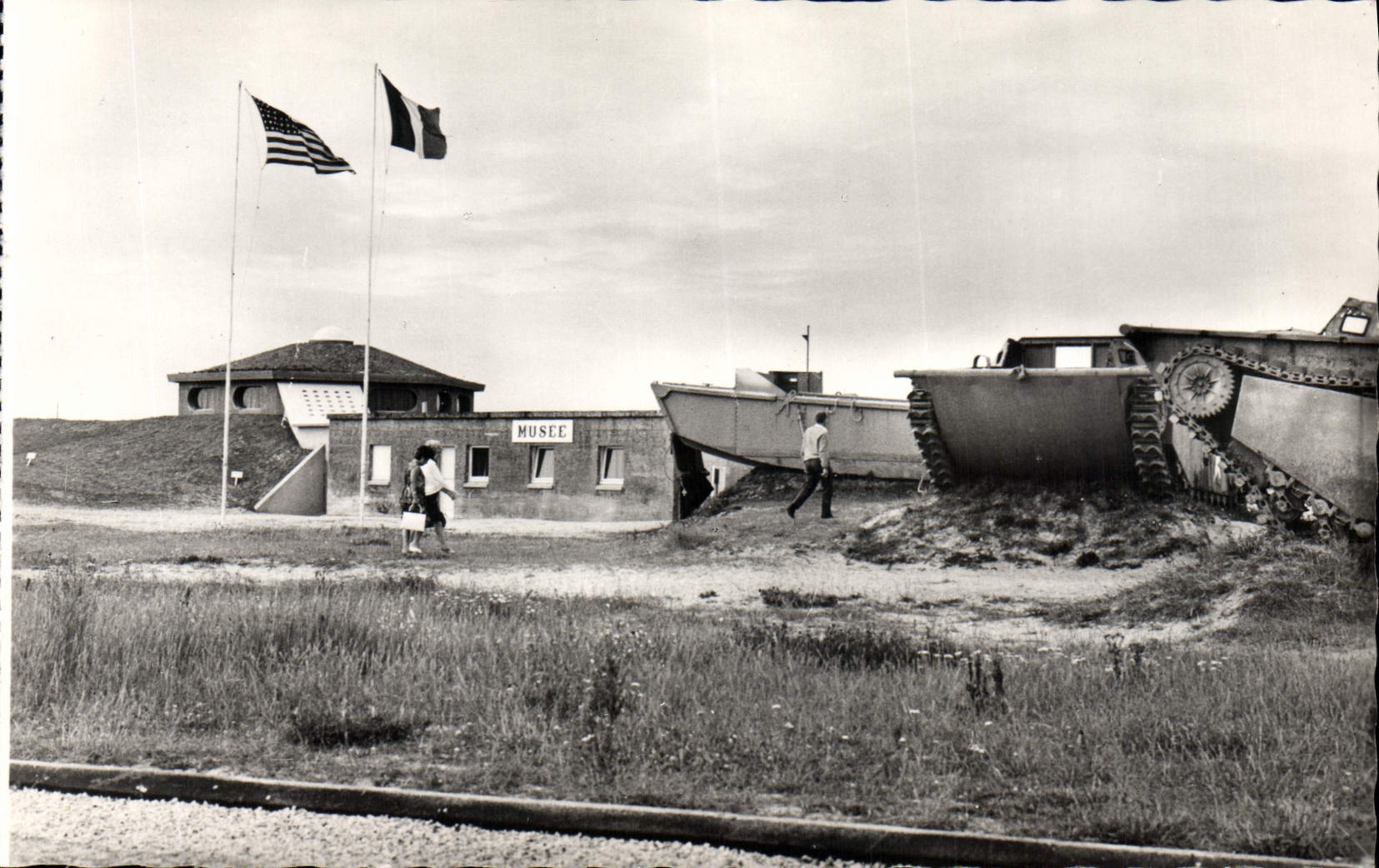 Modern Postcard Militaria Breach of co. Marie of the Mount Handle Utah Beach Barges and tanks American Amphibious Blockhouses