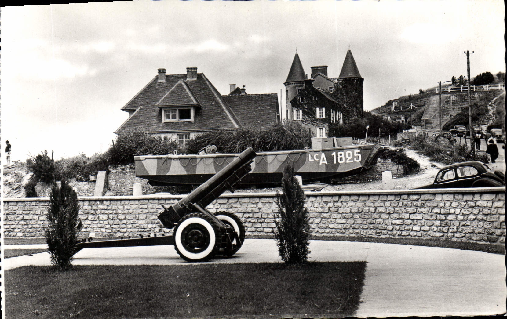 Modern Postcard Militaria Arromanches Port Winston amphibious Port amphibious Boat having been used for the unloading