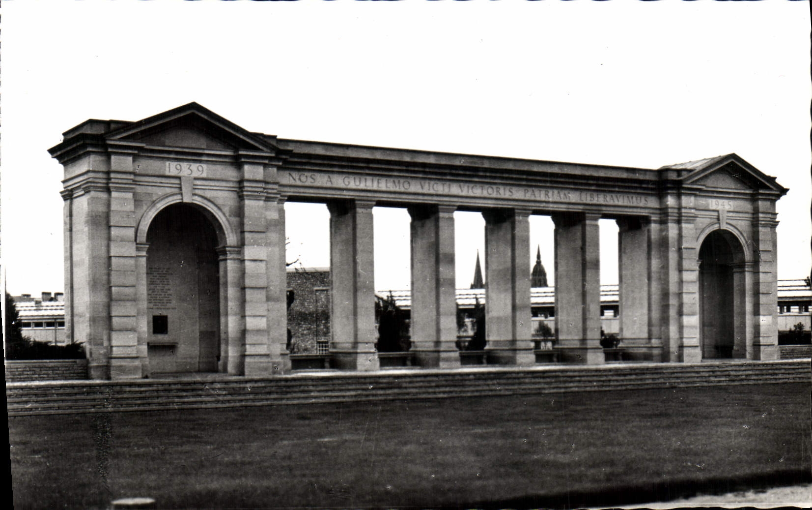 Modern Postcard Militaria Bayeux the English Memorial