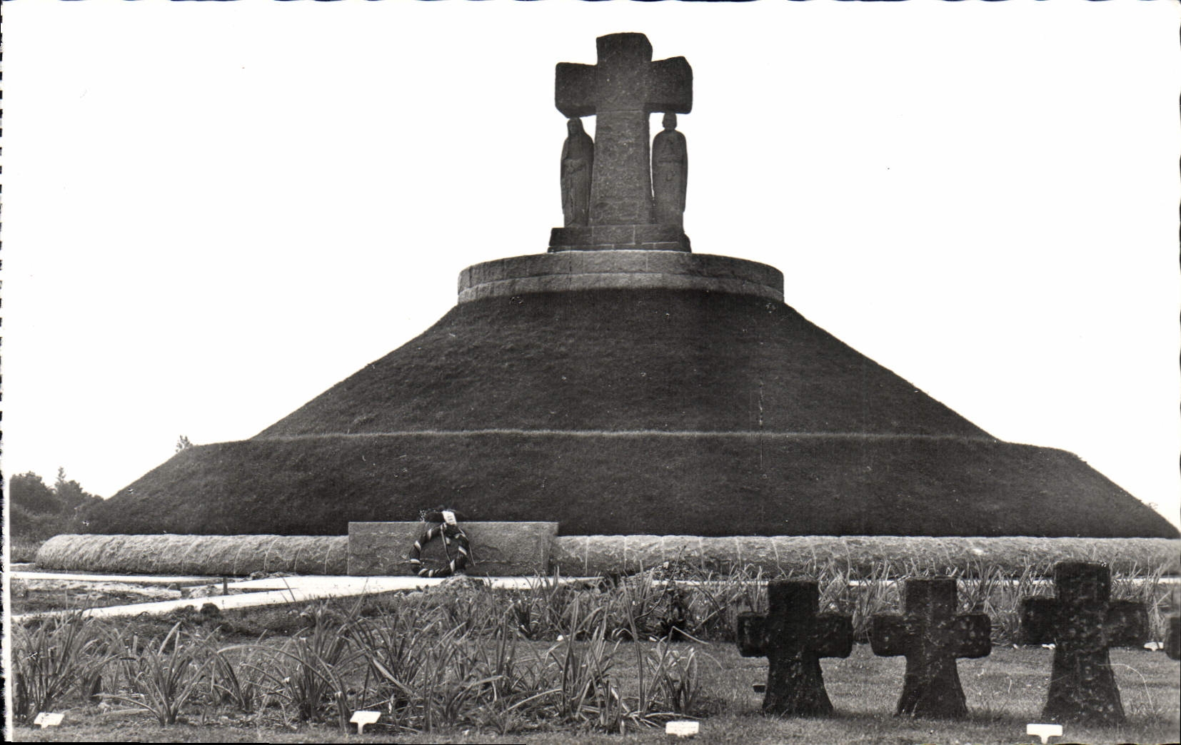 Modern Postcard Militaria the combe the German cemetery