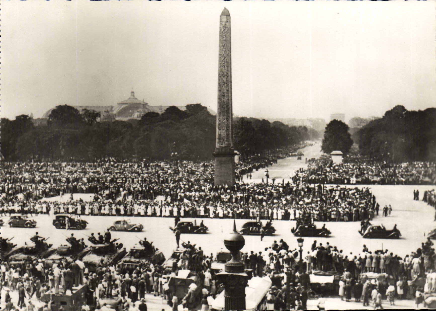 Modern Postcard Militaria Defile of the FFI Places Paris Harmony