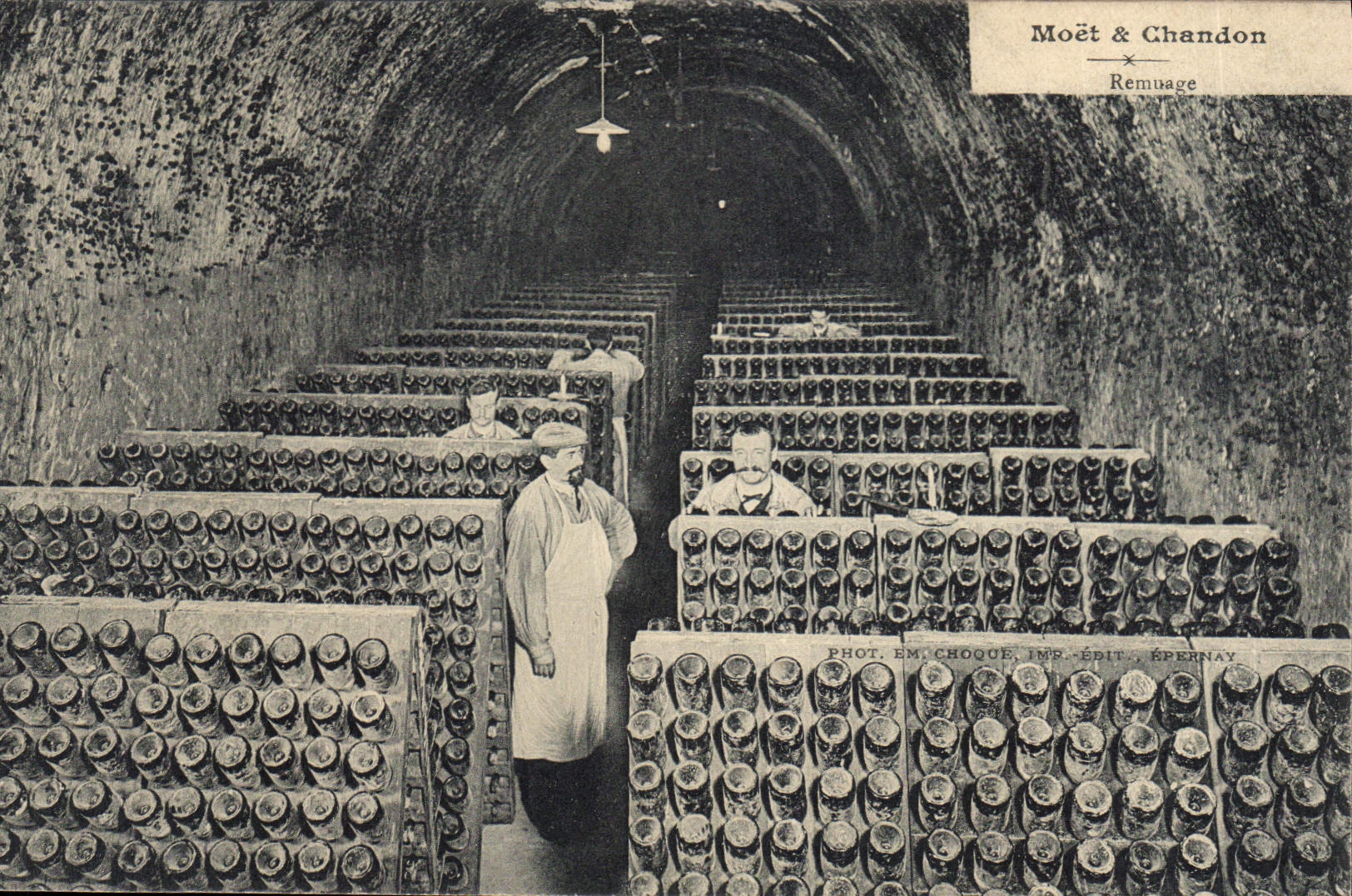 CPA Folklore Vin Vendange Champagne Moet & Chandon Remuage