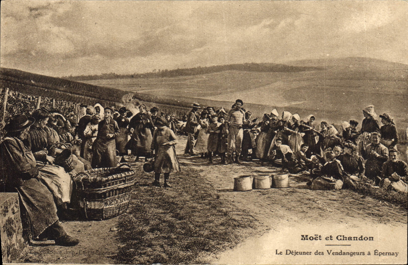 CPA Folklore Vin Vendange Champagne Moet & Chandon Le dejeuner des vendangeurs a Epernay