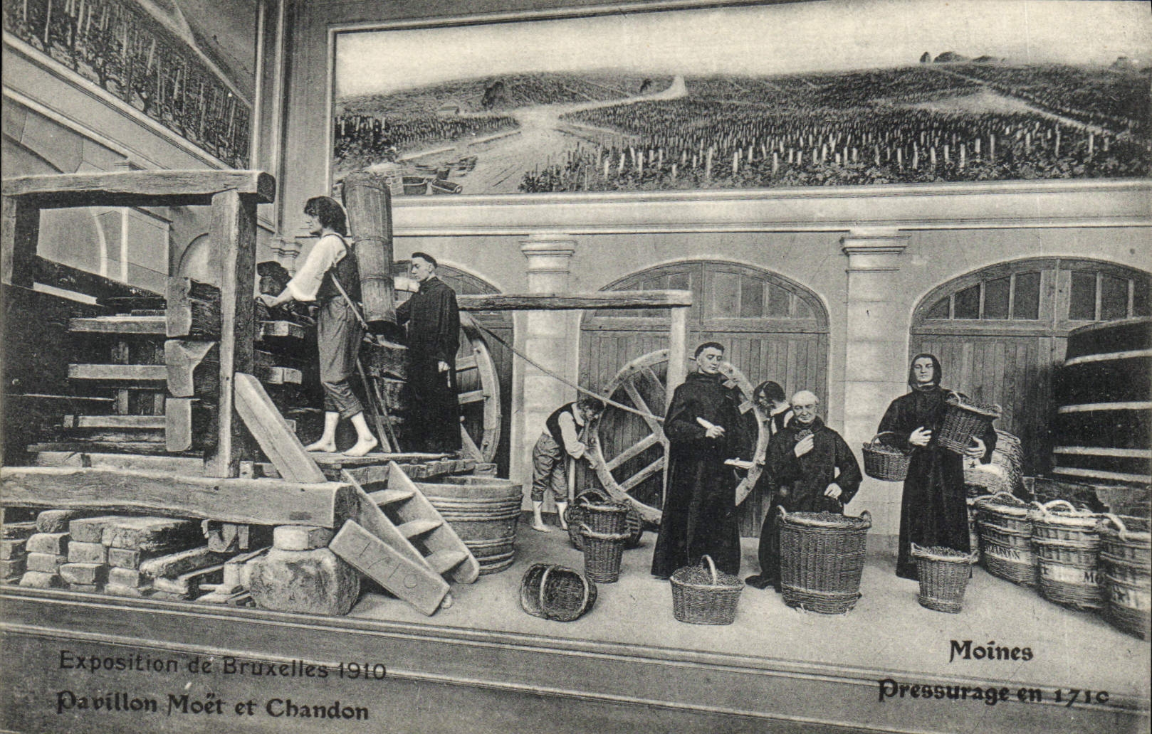 CPA Folklore Vin Vendange Champagne Exposition de Bruxelles 1910 Pavillon Moet & Chandon Moines Pressurage en 1710