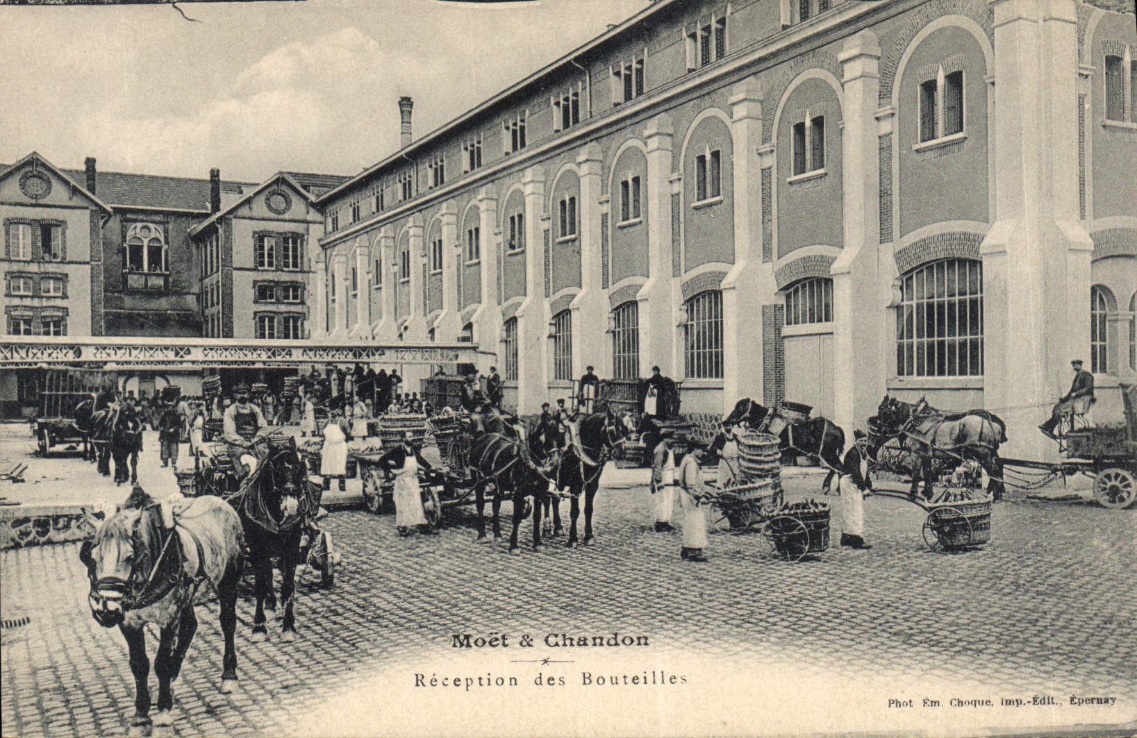 CPA Folklore Vin Vendange Champagne Moet & Chandon Reception des bouteilles