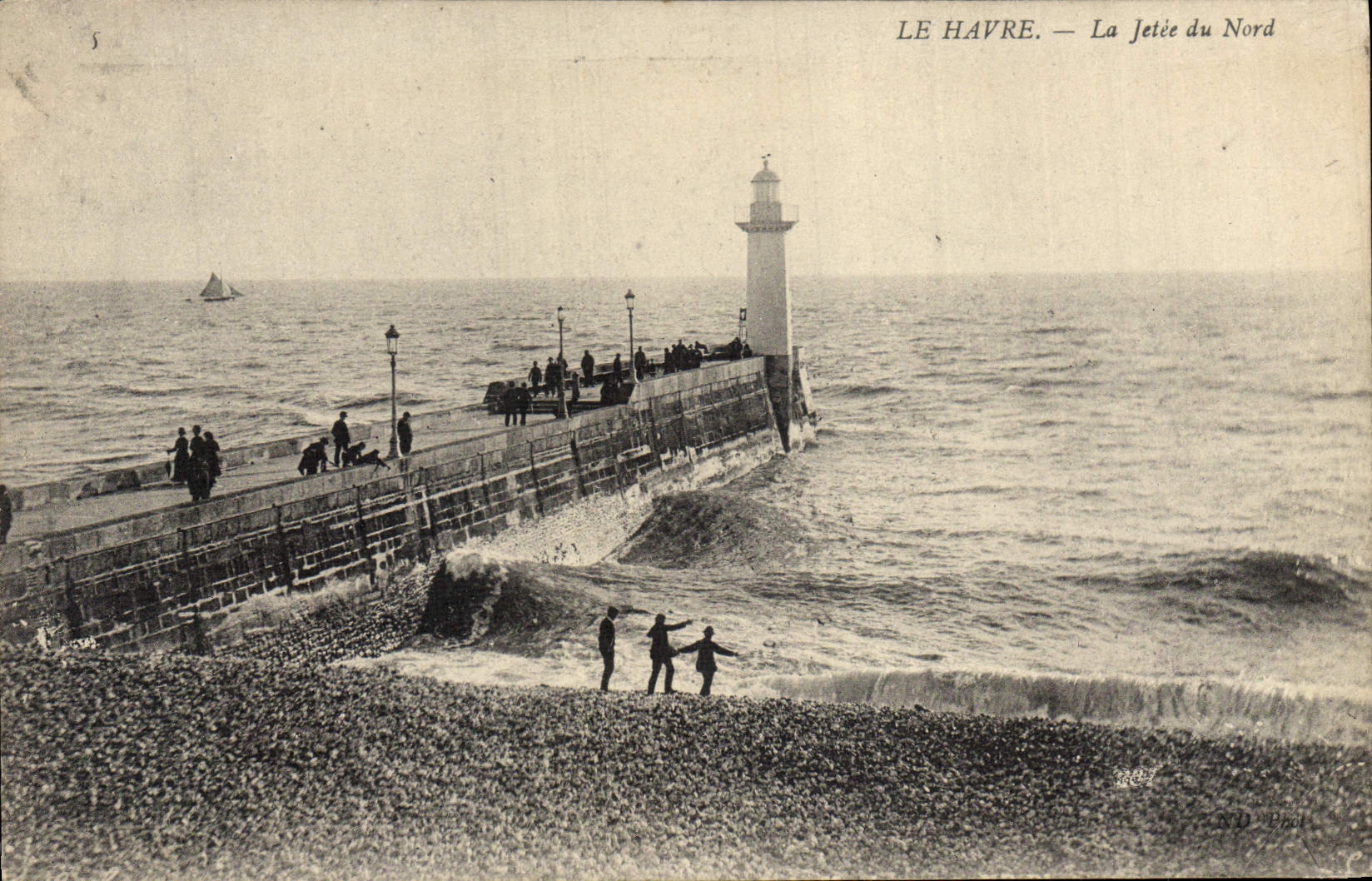 Vintage Postcard Le Havre the pier of the Northern Headlight
