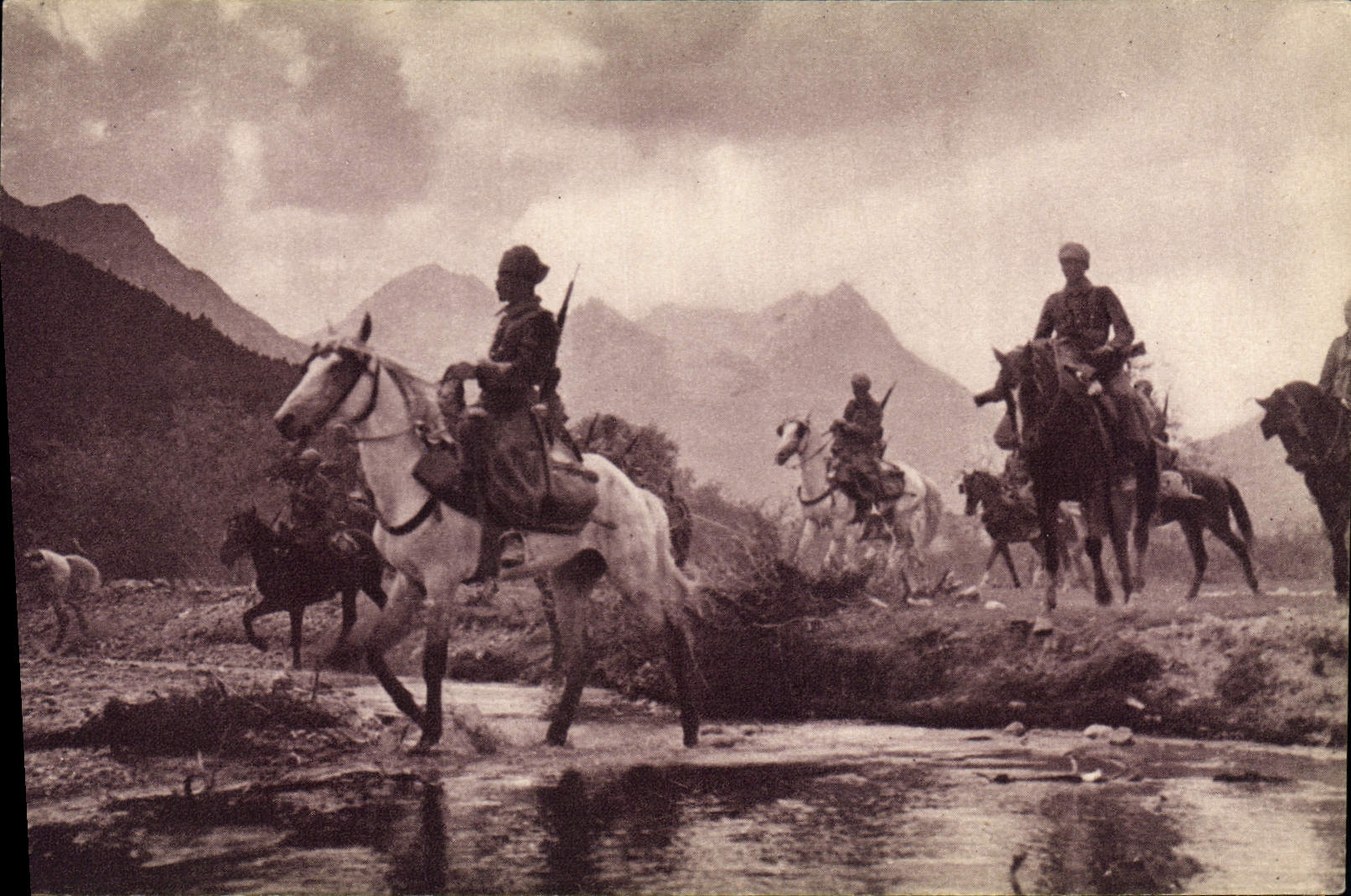 CPM Militaria Spahis en reconnaissance