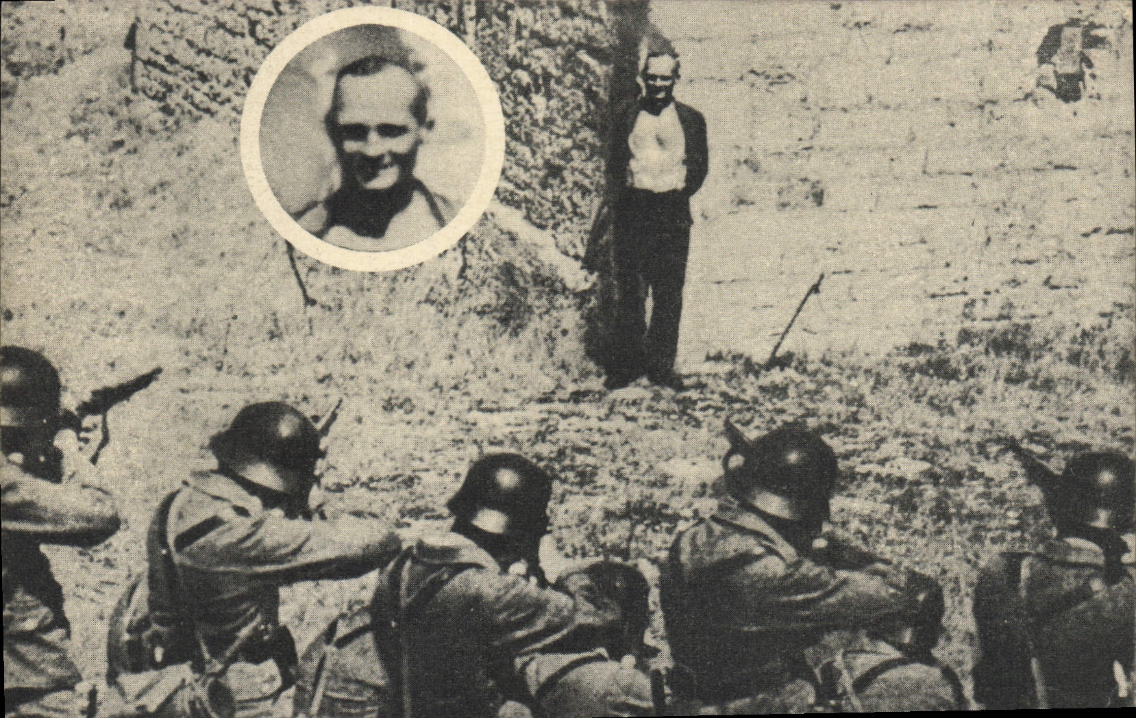 Modern Postcard Militaria shoots It unknown