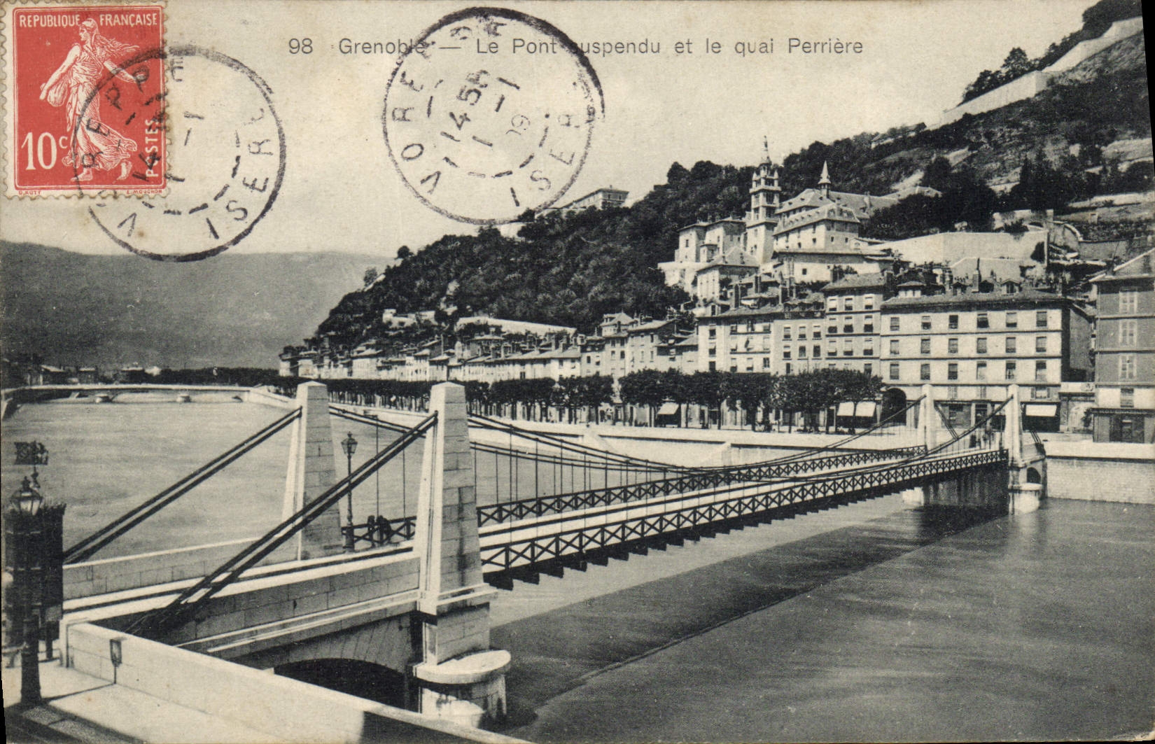 CPA Pont suspendu et le Quai Perriere Grenoble