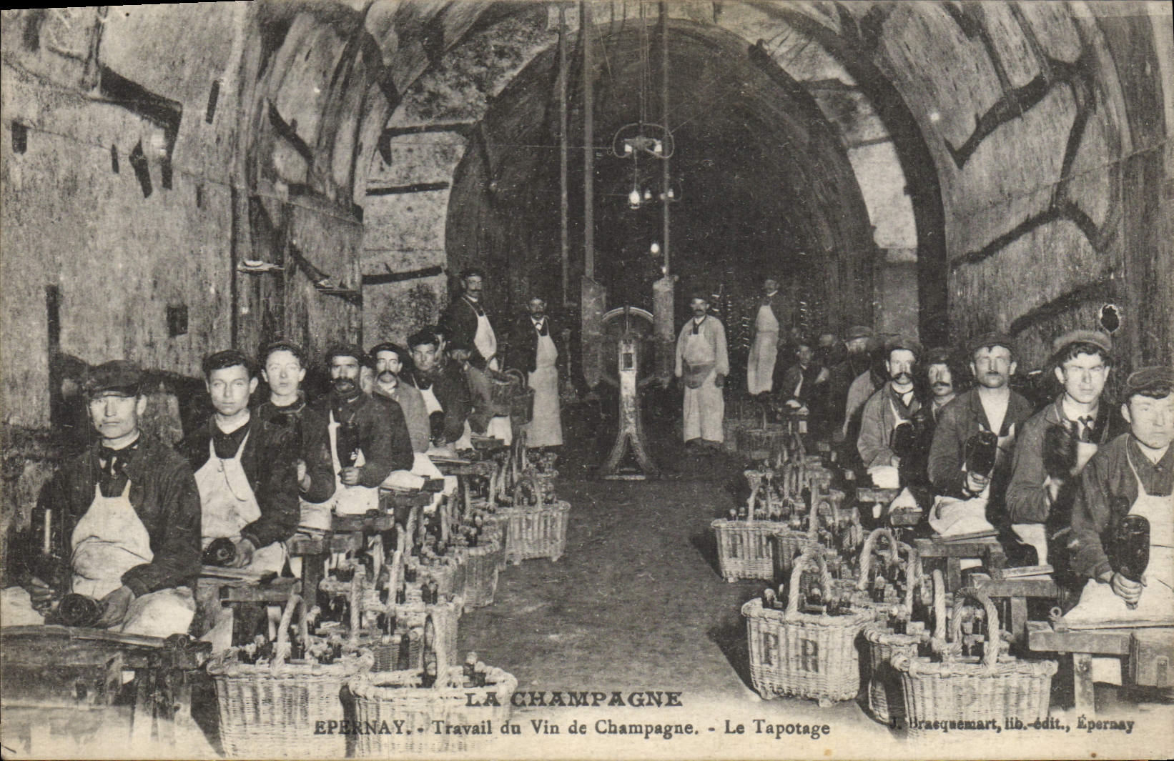 Postal Folclore Vino Vendimia Champaña Epernay Trabajo del vino el tapoitage