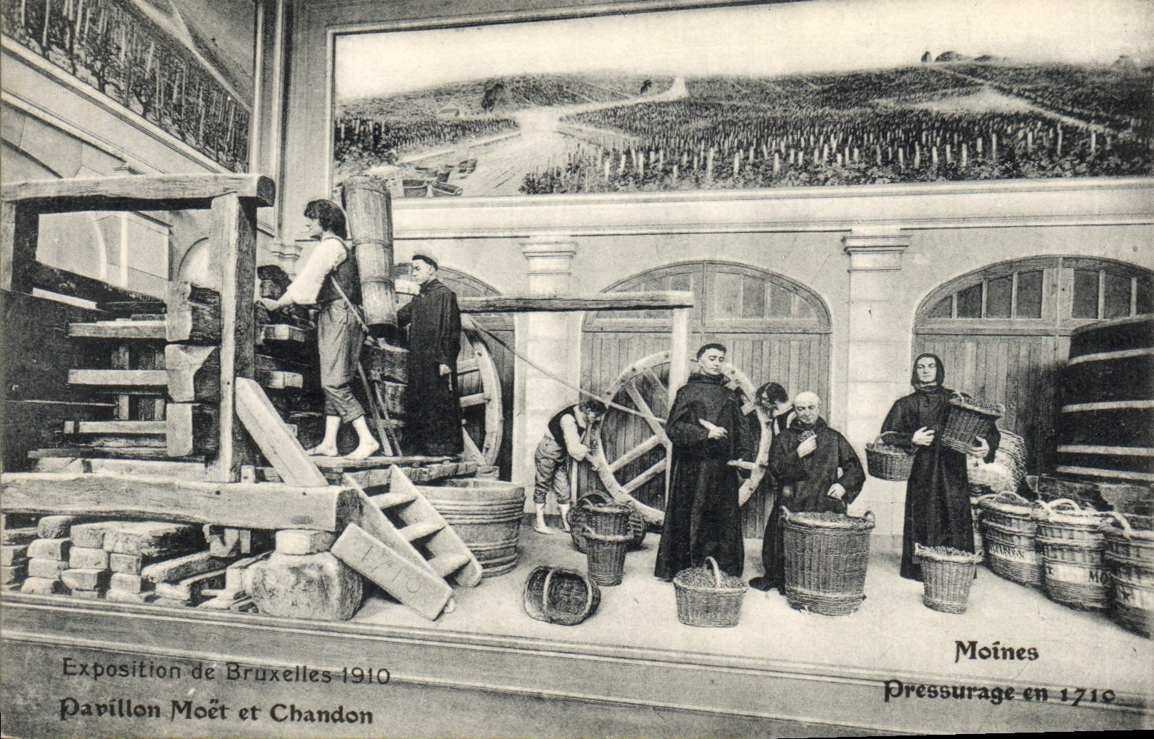 CPA Folklore Vin Vendange Champagne Exposition de Bruxelles 1910 Pavillon Moet & Chandon Moines Pressurage en 1710