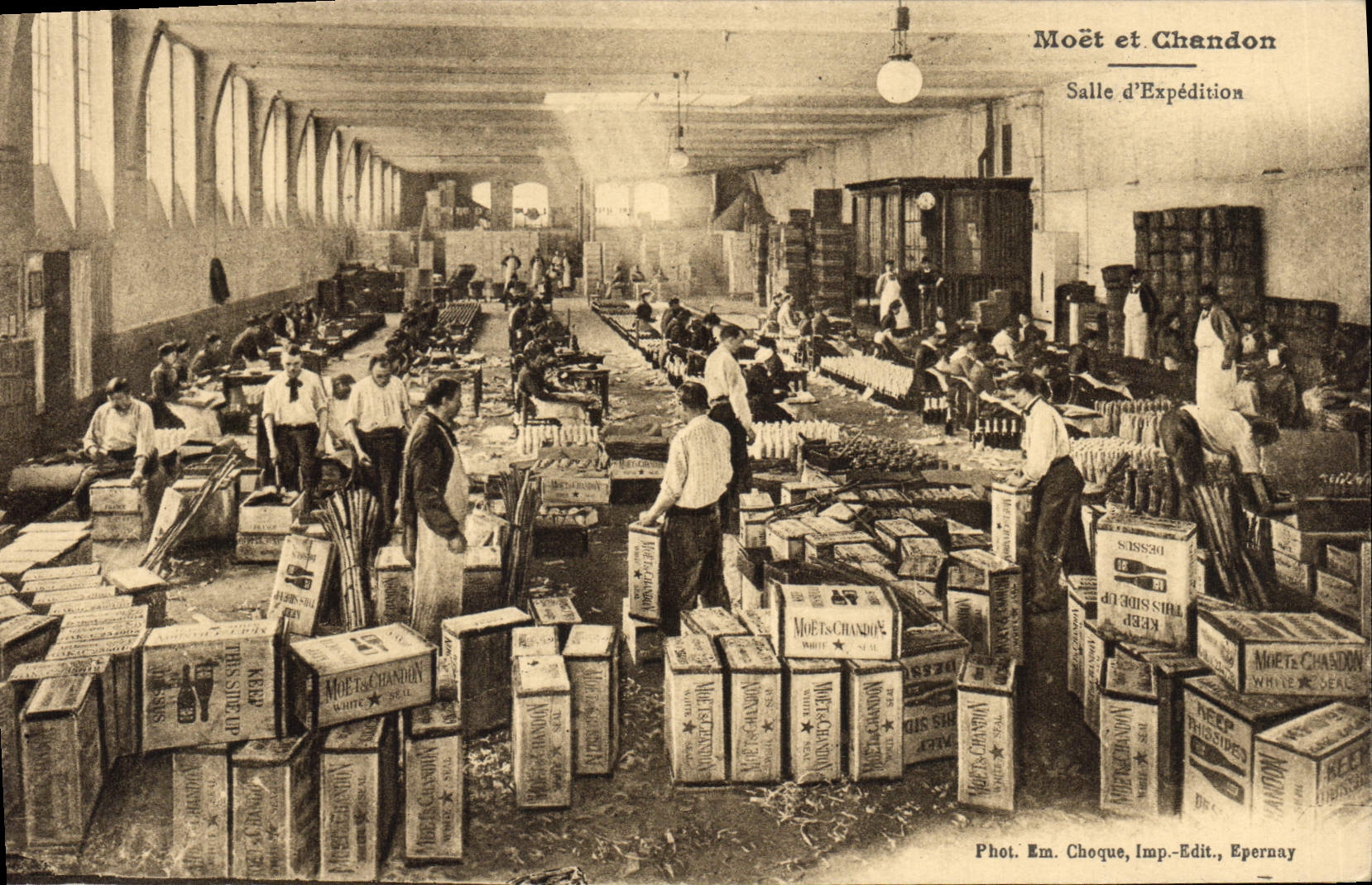 CPA Folklore Vin Vendange Champagne Moet & Chandon Salle d'expedition