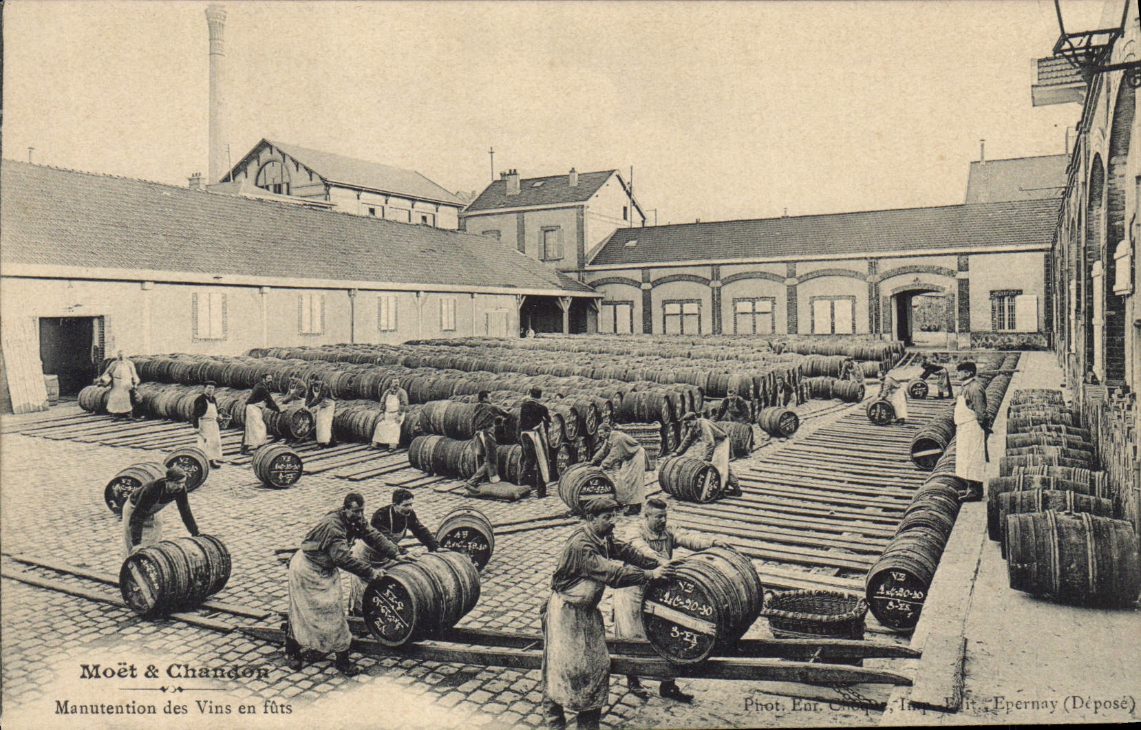 CPA Folklore Vin Vendange Champagne Moet & Chandon Manutention des vins en futs