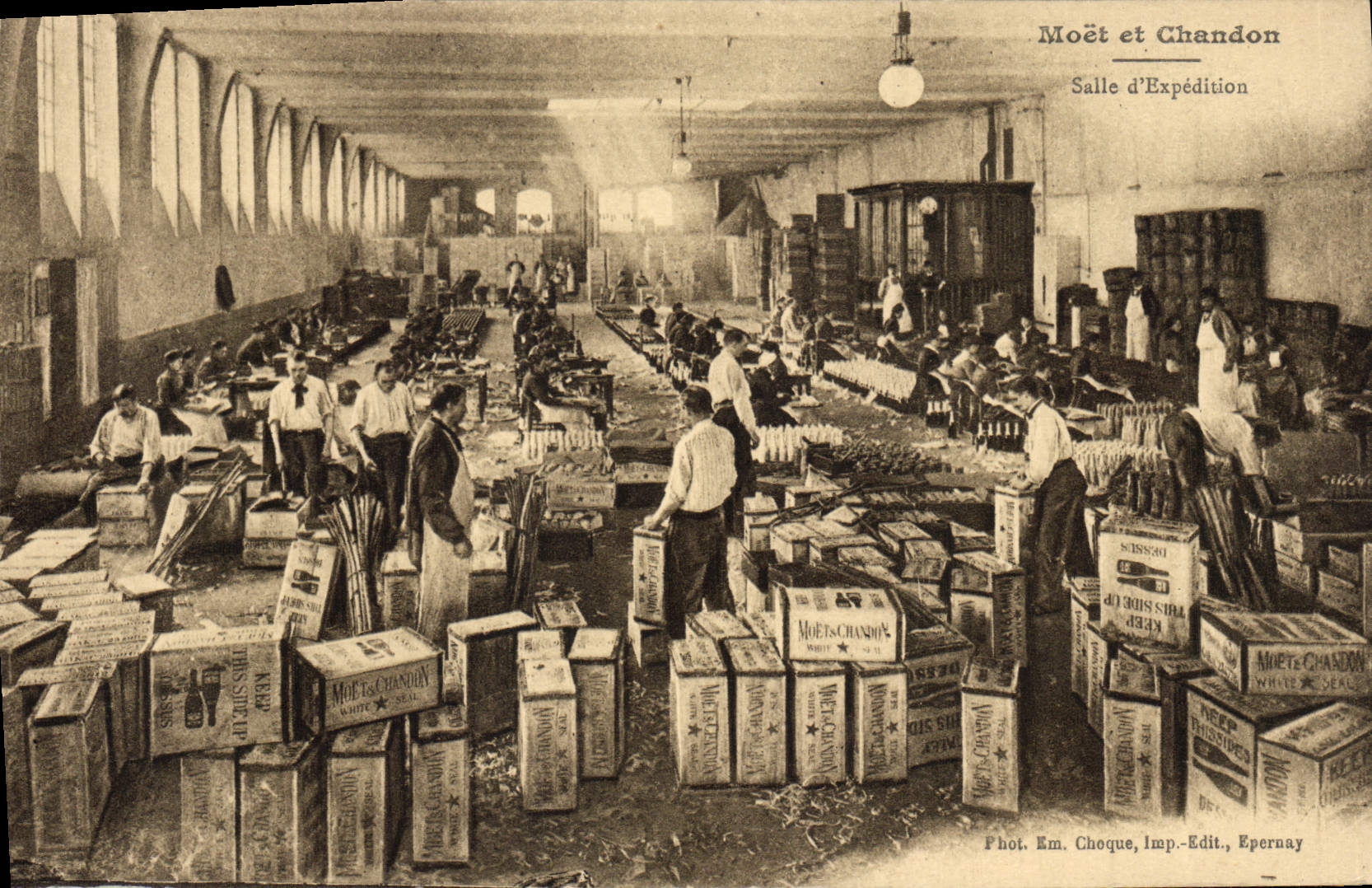 CPA Folklore Vin Vendange Champagne Moet & Chandon Salle d'expedition