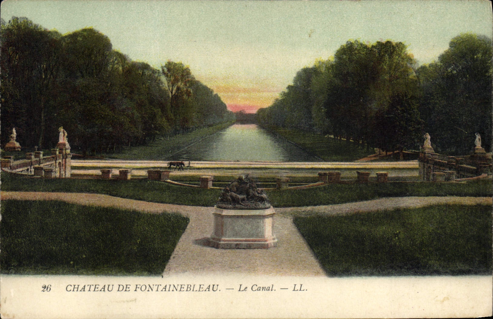 CPA Publicite Petrole Hahn Cheveux Coiffeur Chateau de Fontainebleau Le canal