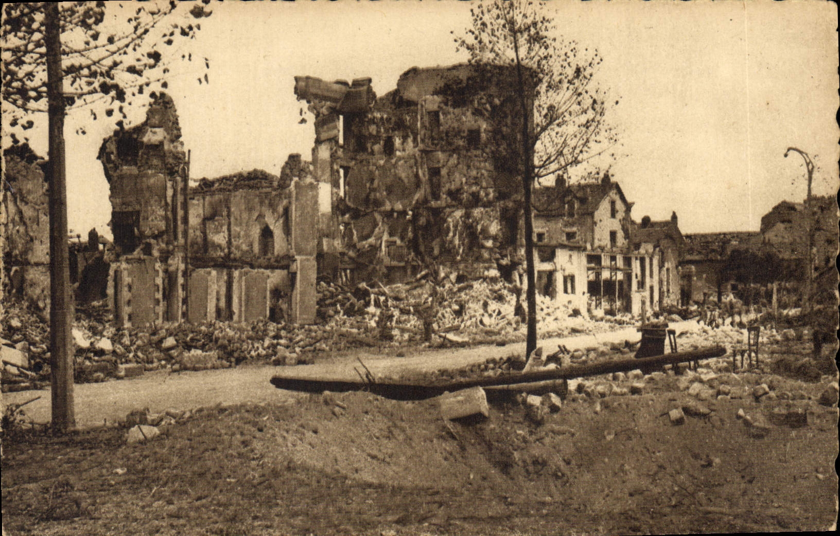Modern Postcard Militaria Nantes after the bombardments the Malakoff Quay