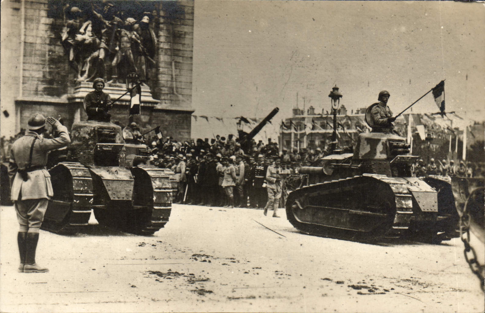 CHART PHOTO Militaria Paris Tanks Tanks