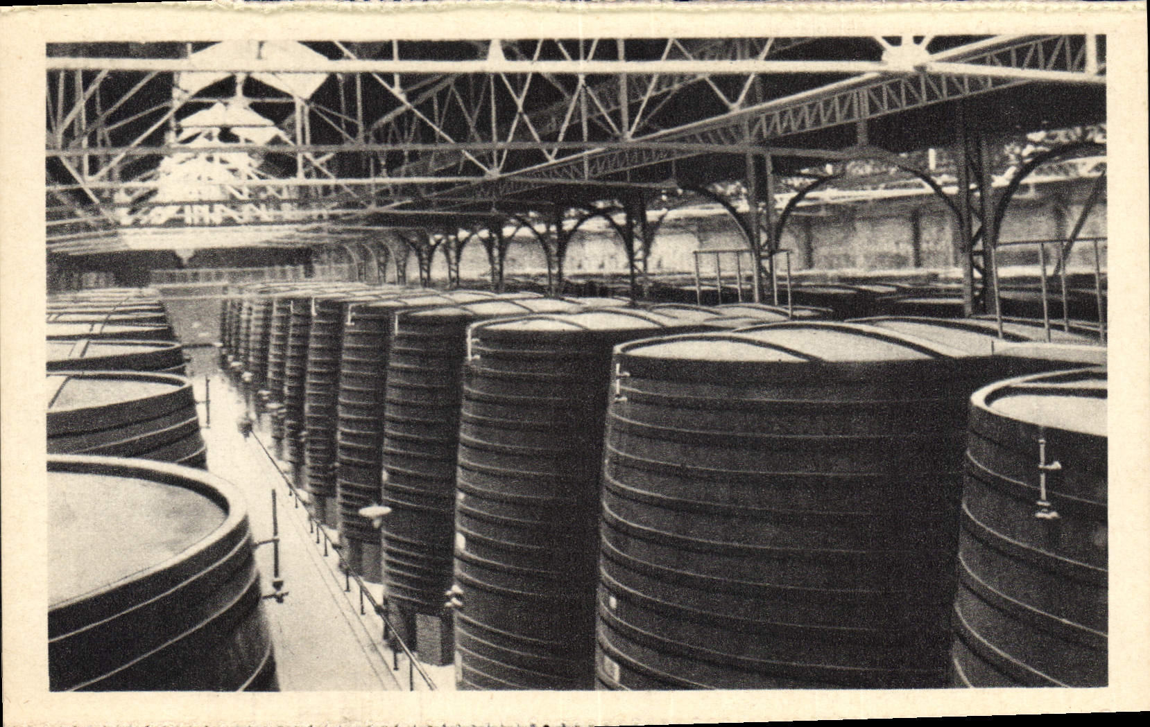 Postal Publicidad Bodegas de Byrrh a Thuir Barriles de madera