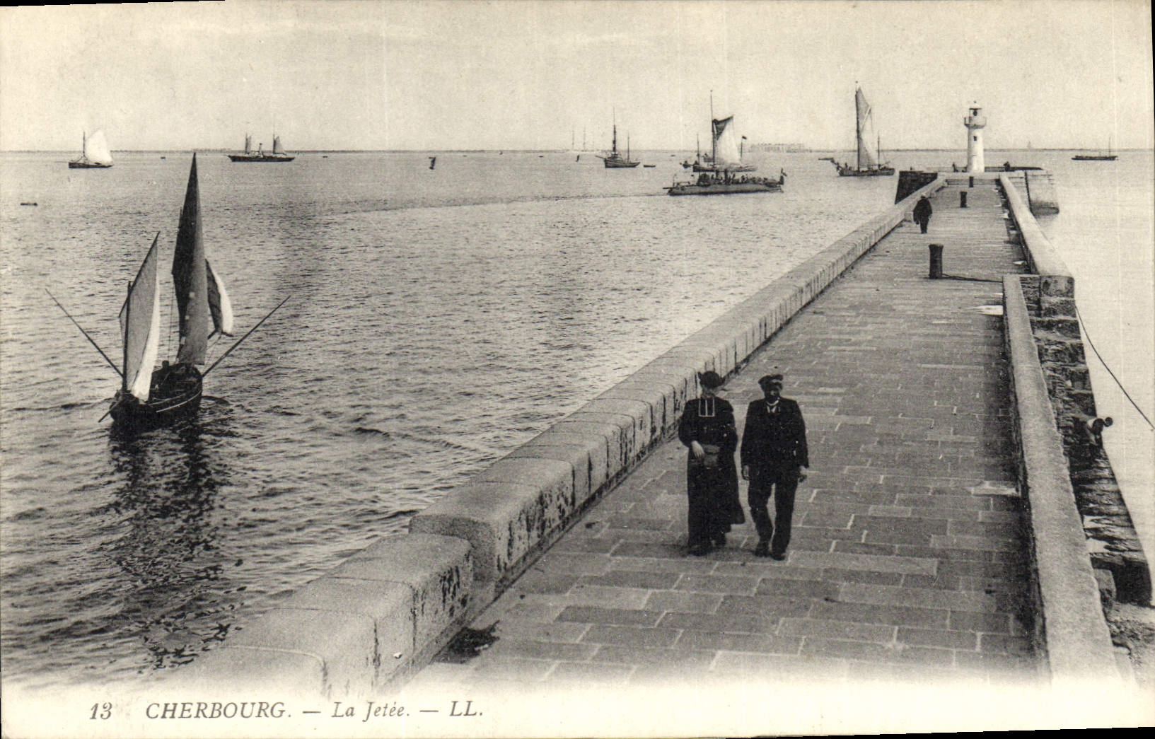 Vintage Postcard Cherbourg Headlight the Bateaux pier