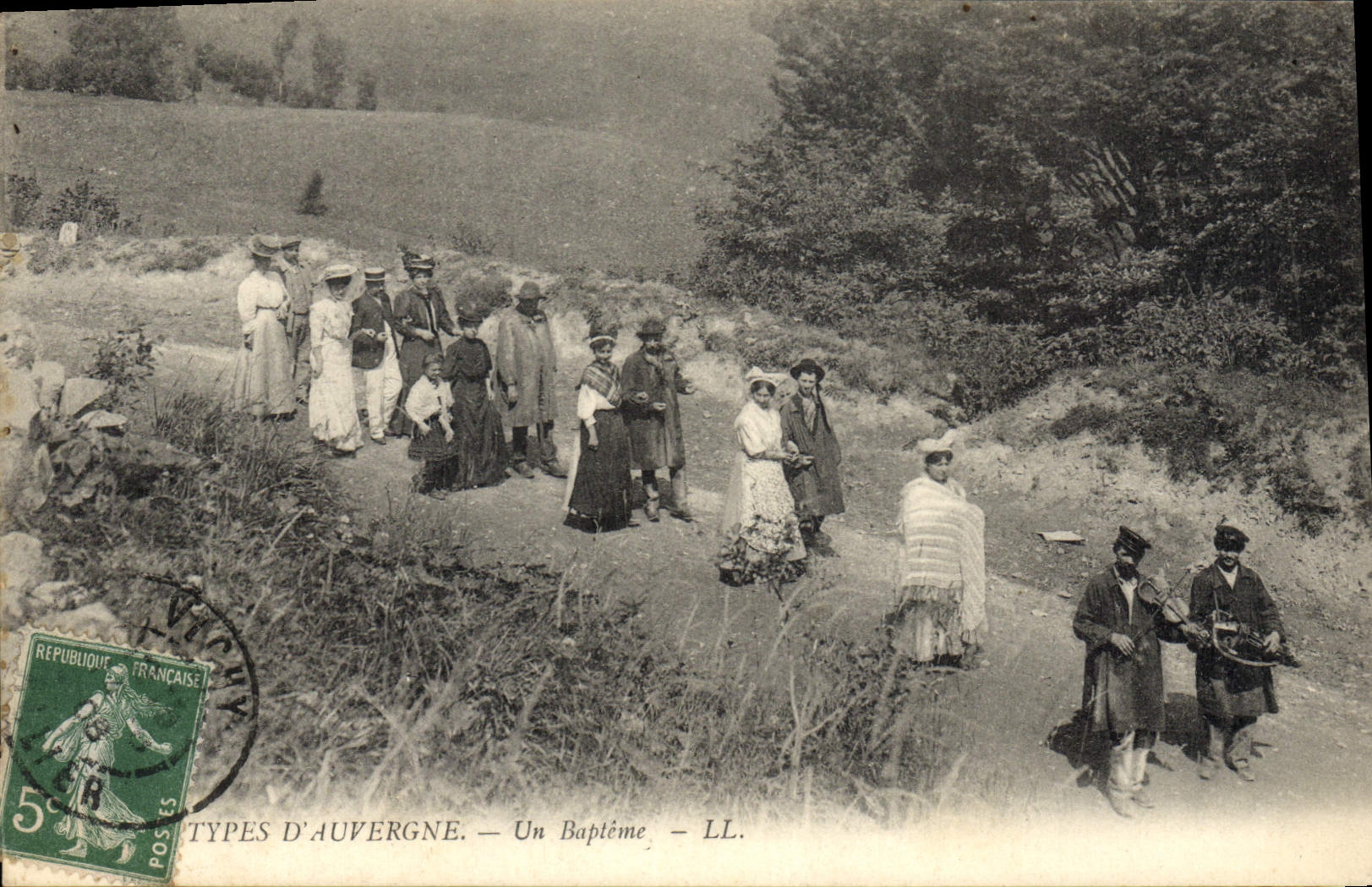 CPA Folklore Auvergne Un bapteme 