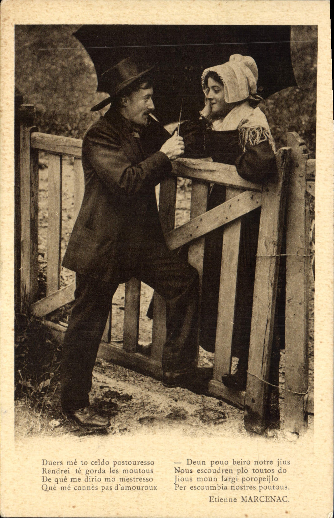 CPA Folklore Auvergne La causette 