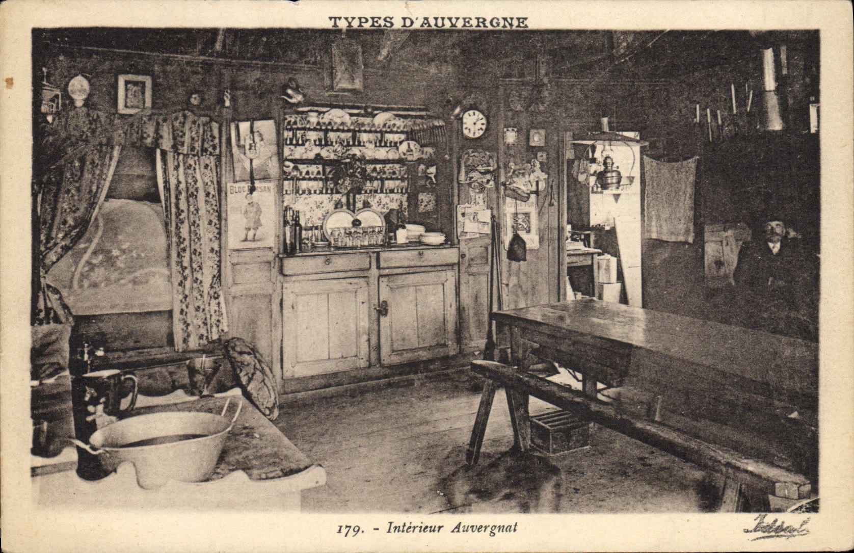 Postal Folclore Auvernia Interior Auvergnat