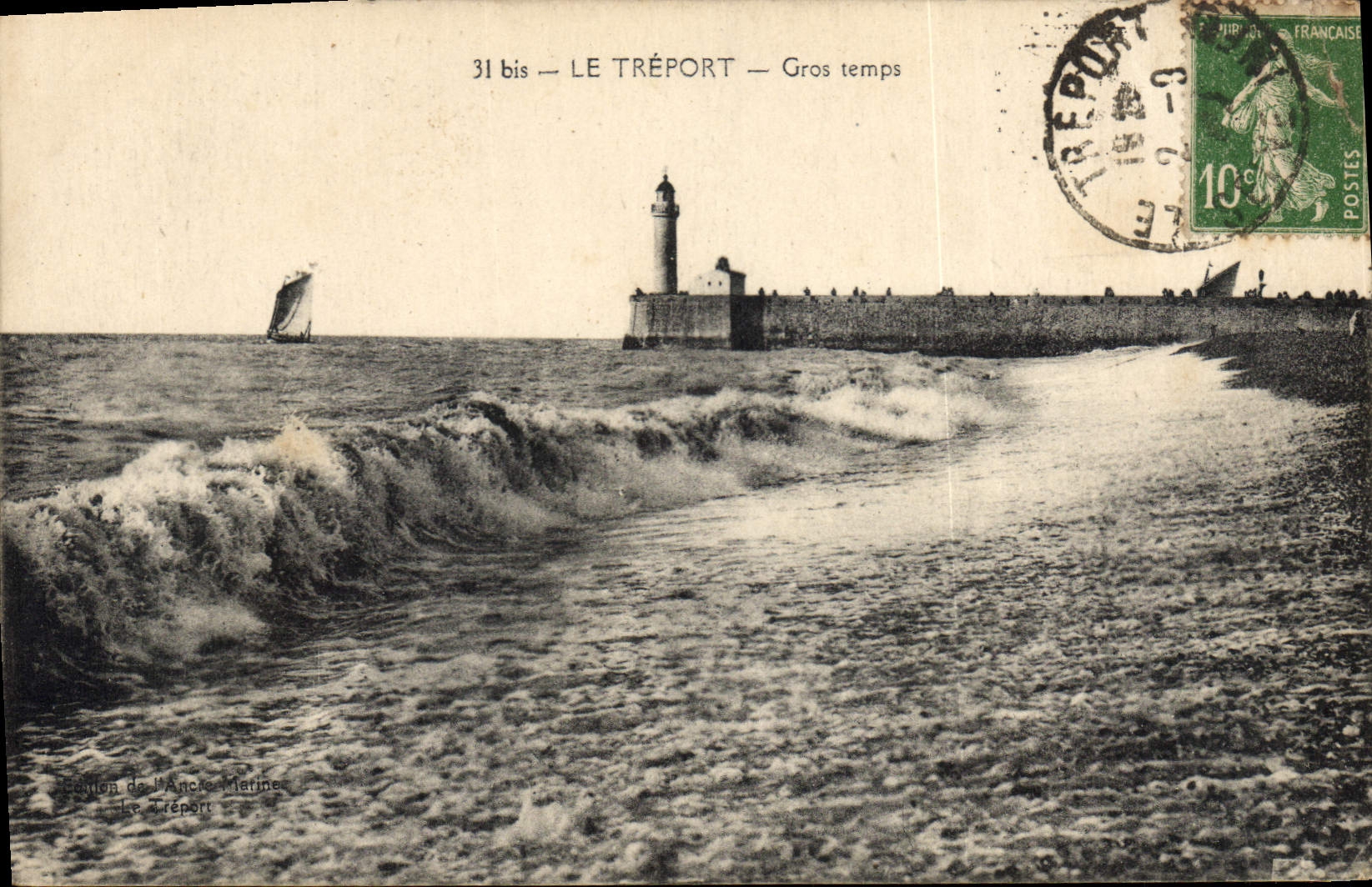 CPA Phare Le Treport Gros temps