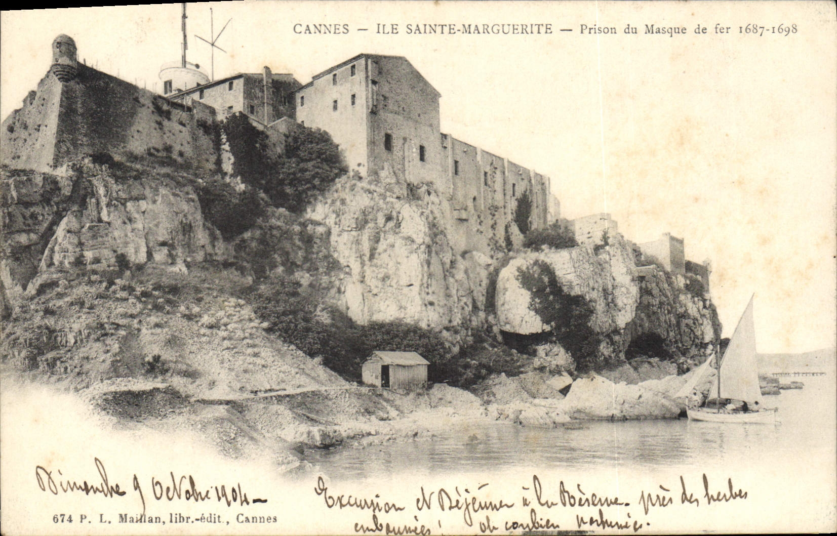 CPA Phare Cannes Ile Sainte Marguerite Prison de masque de fer Bateau