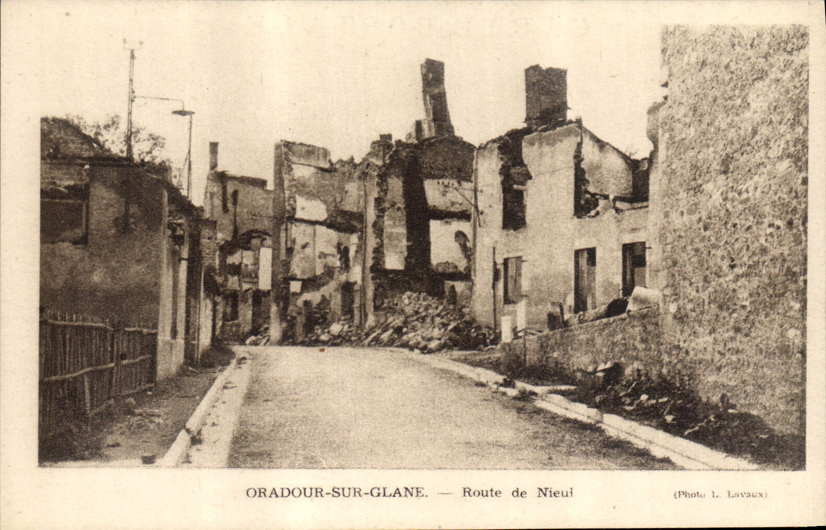 CPM Militaria Oradour sur Glane Route de Nieul