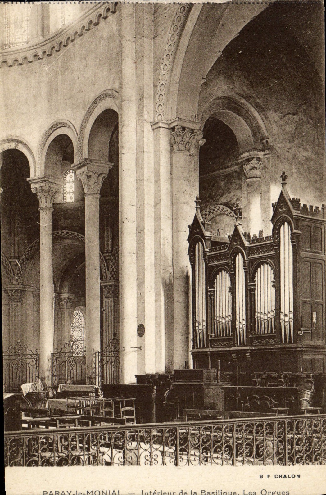 Postal Órgano Paray el Monial Interior de la basílica los órganos