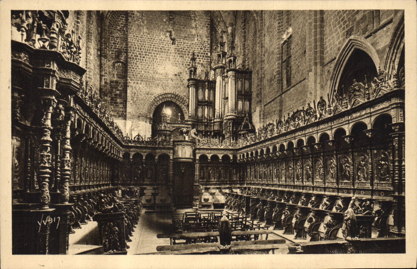 Postal Órgano San Beltrán de Comminges Interior de la iglesia consolidada