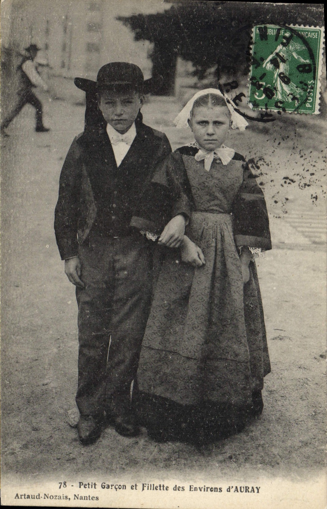 Vintage Postcard Folklore Children Little boy and young girl of the surroundings of Auray