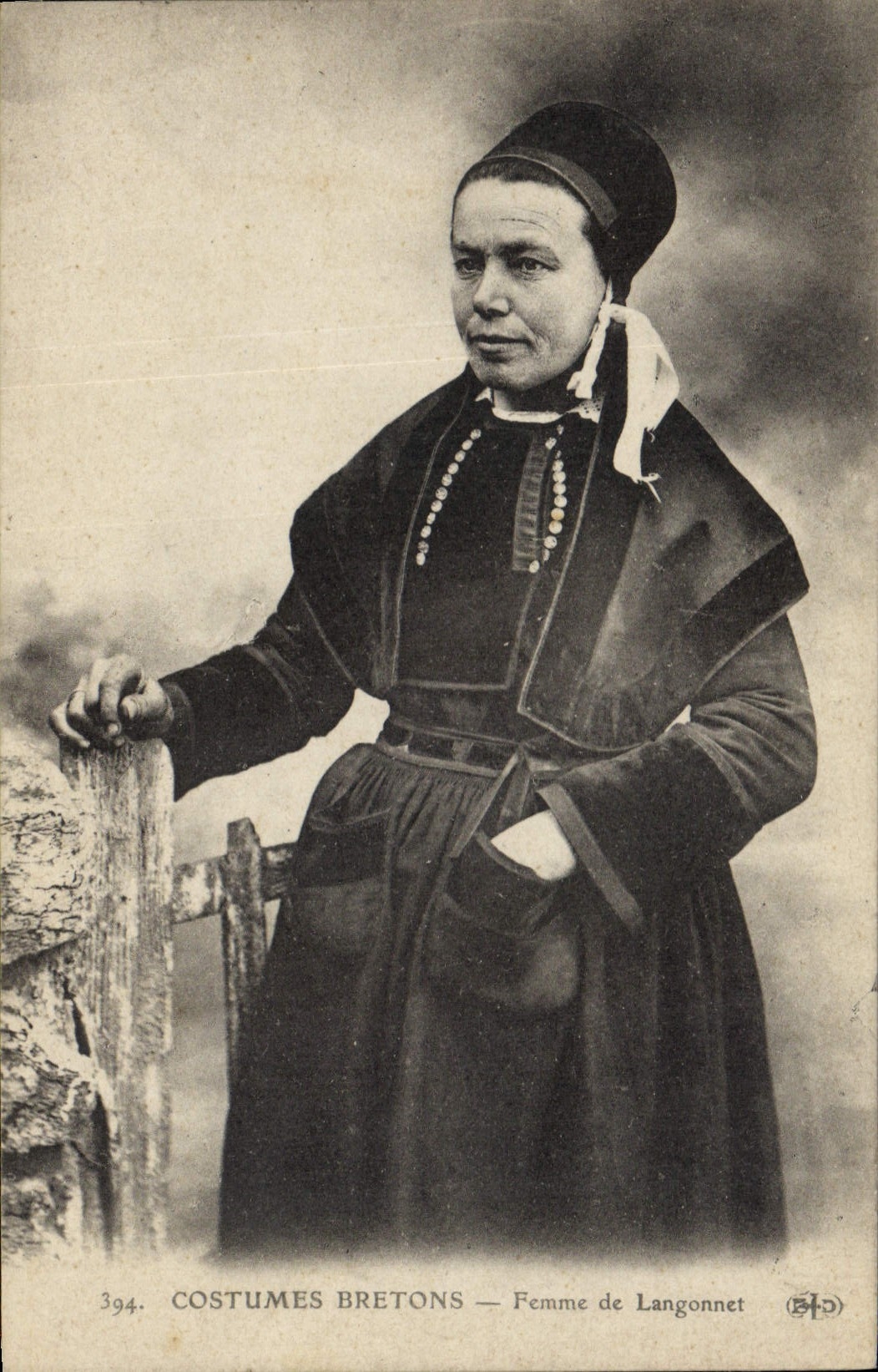 CPA Folklore Femme de langonnet