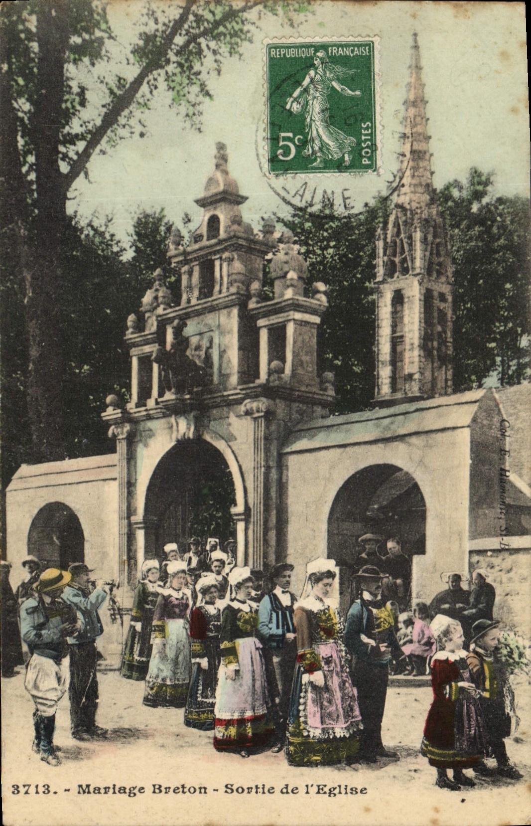 CPA Folklore Mariage breton Sortie de l'eglise