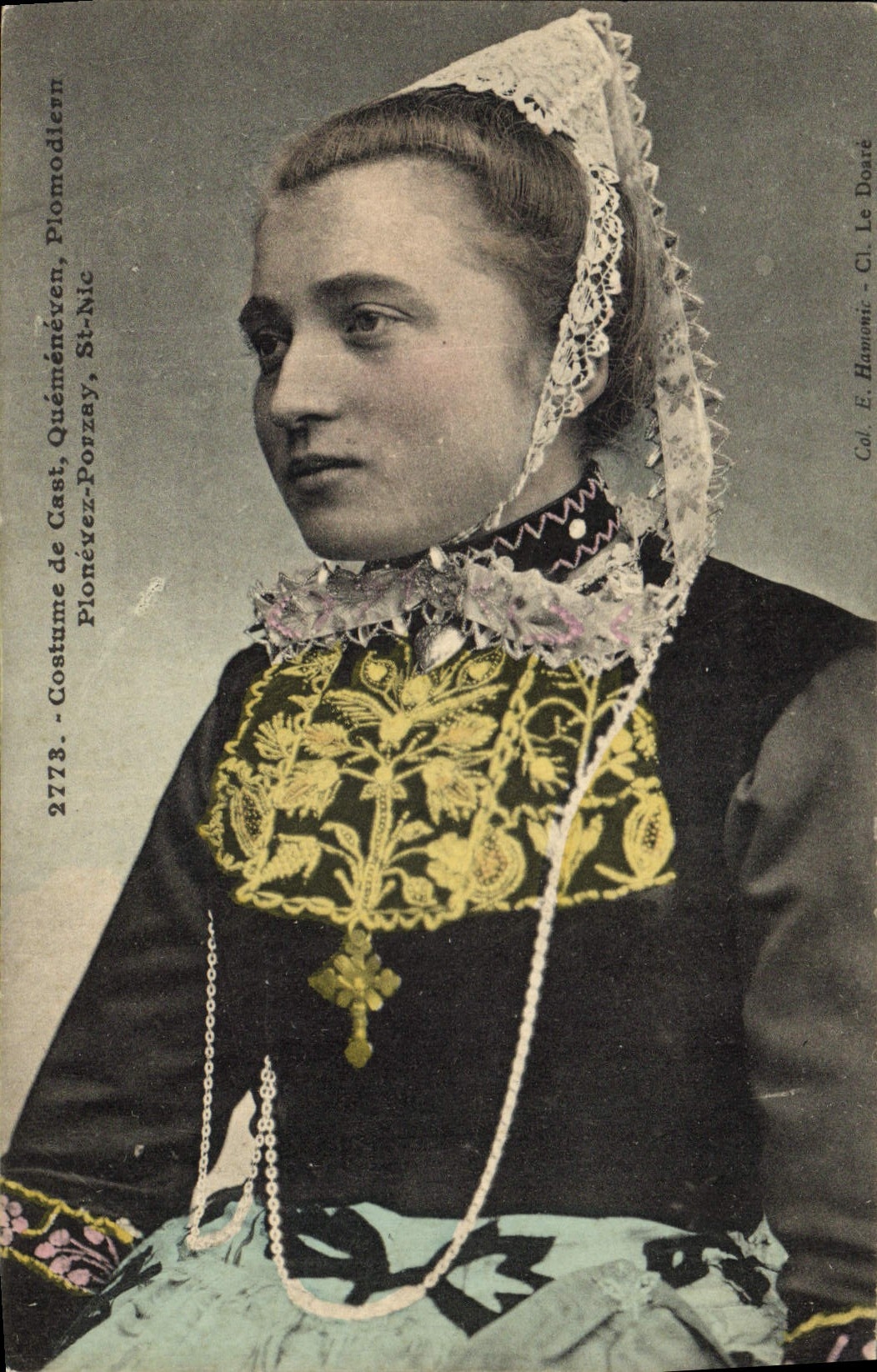 CPA Folklore Costume de Cast Quemeneven Plomodiern Plonevez Porzay St Nic
