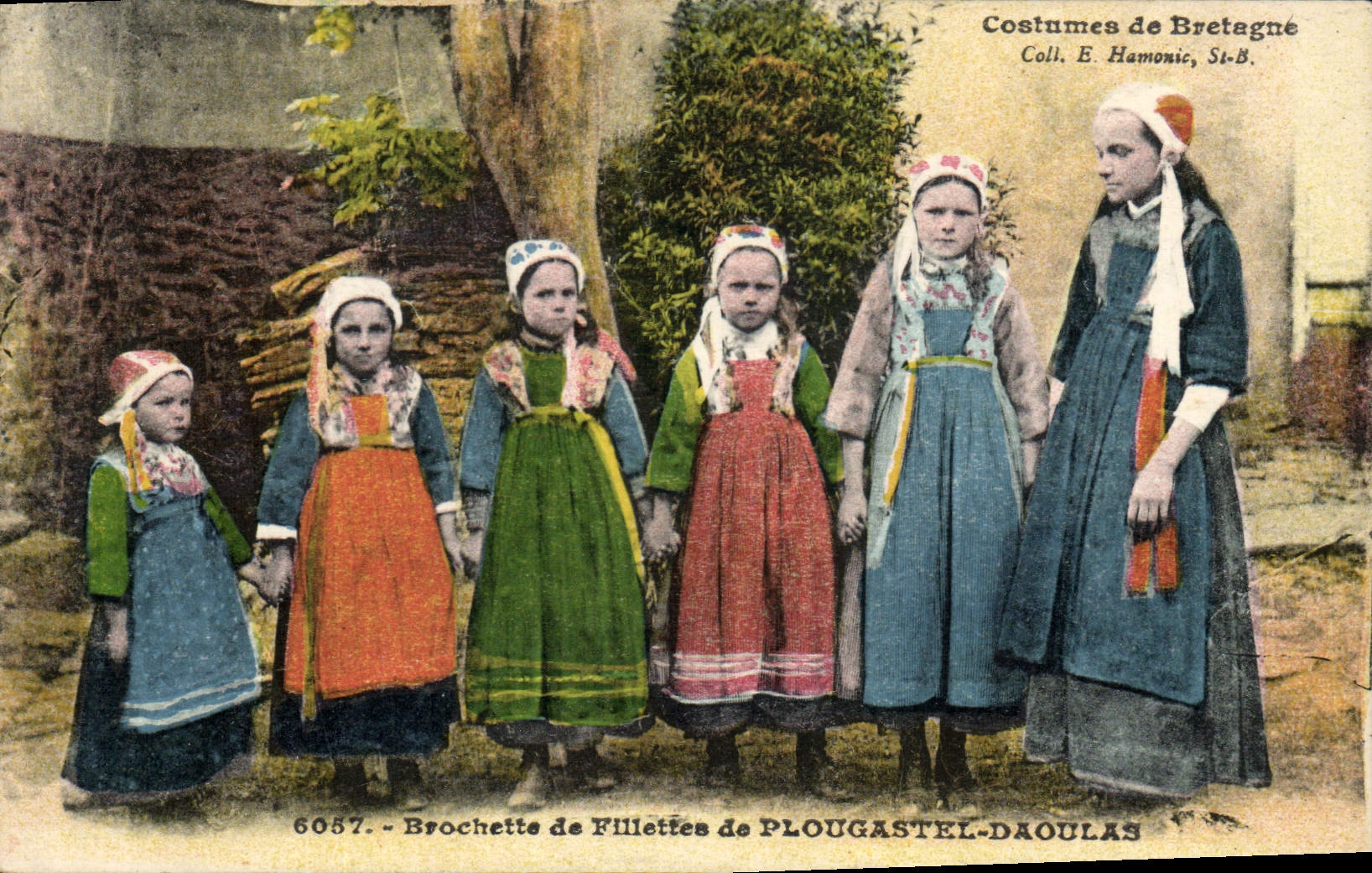 Vintage Postcard Folklore Skewer of young girls of Plougastel Daoulas