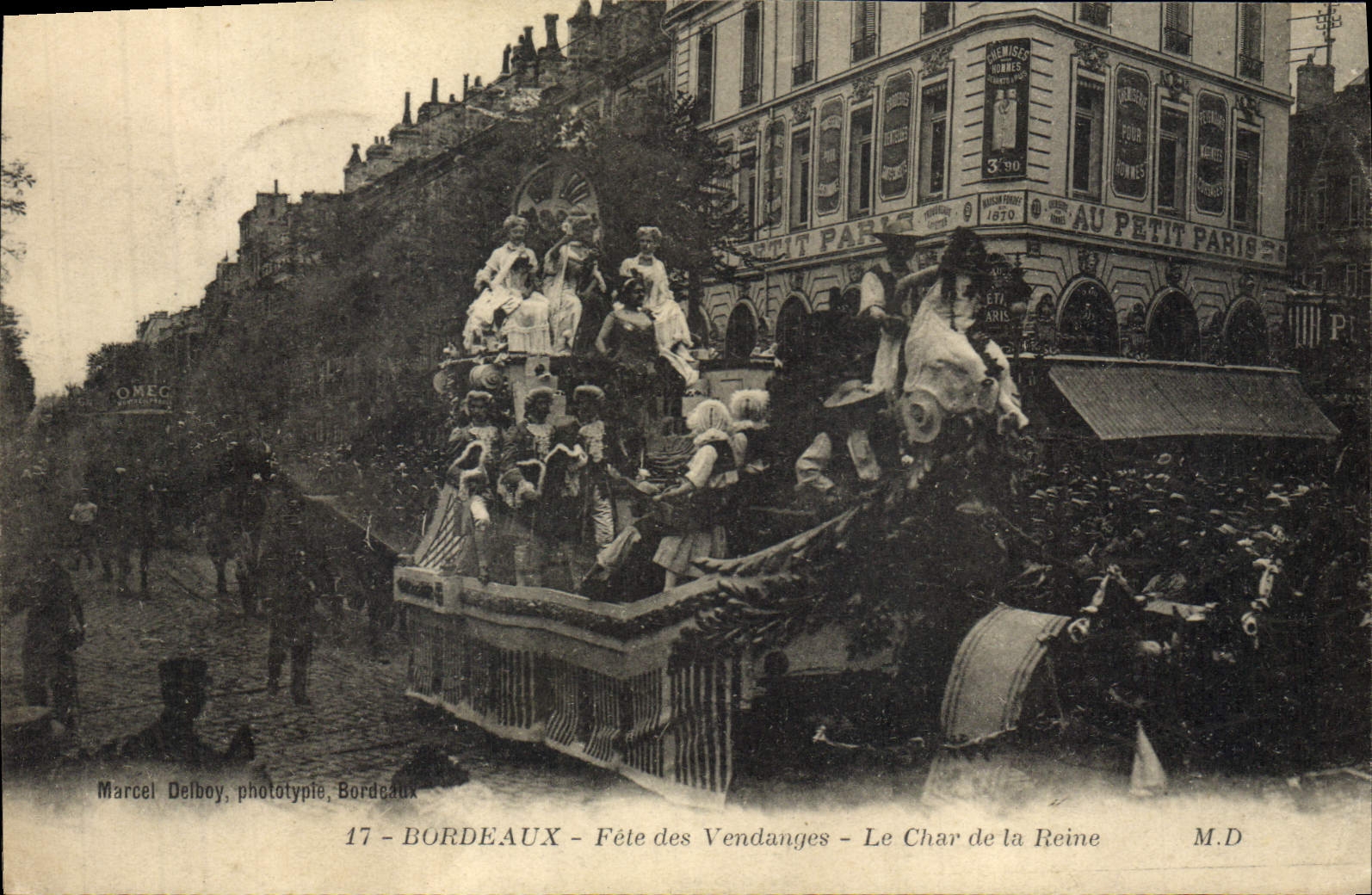CPA Vin Bordeaux Fete des Vendanges Le char de la reine 