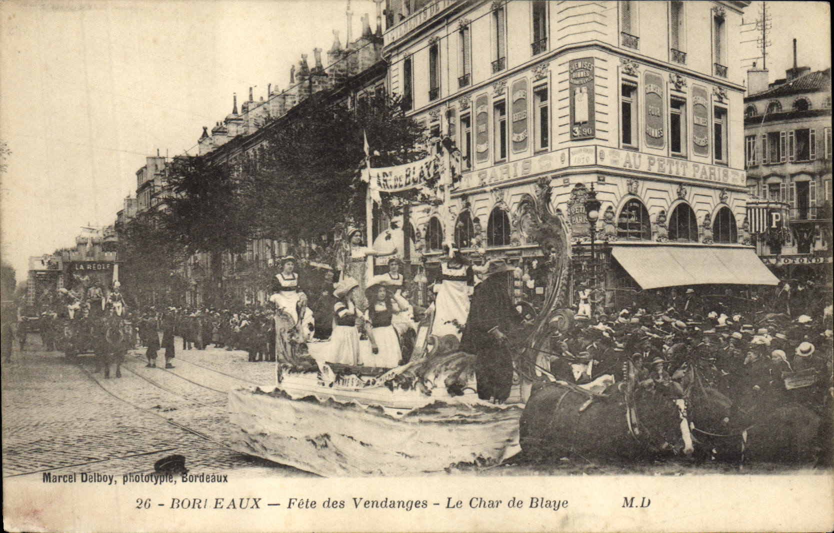 CPA Vin Bordeaux Fete des Vendanges Le char de Blaye 