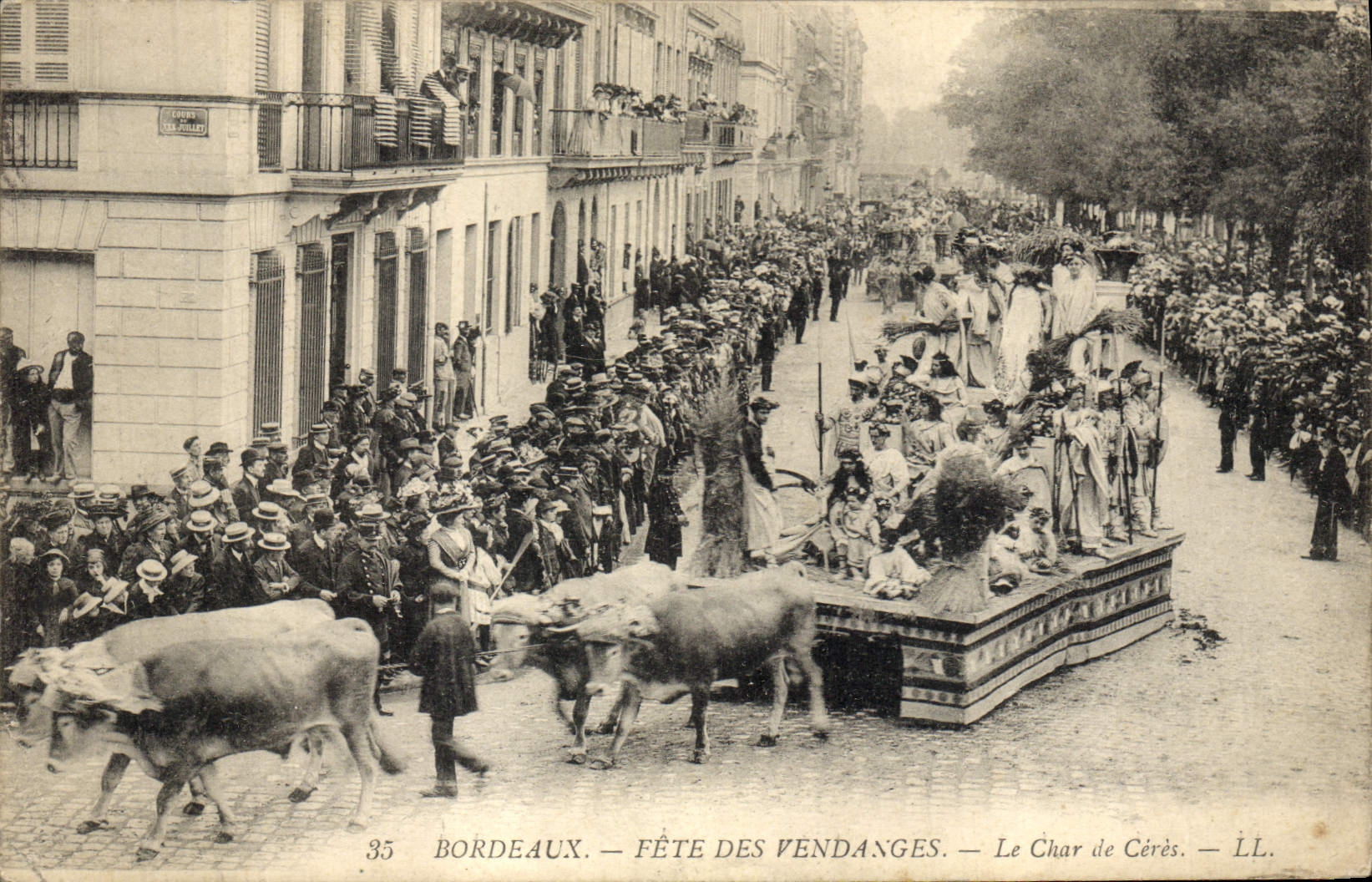 CPA Vin Bordeaux Fete des Vendanges Le char de Ceres