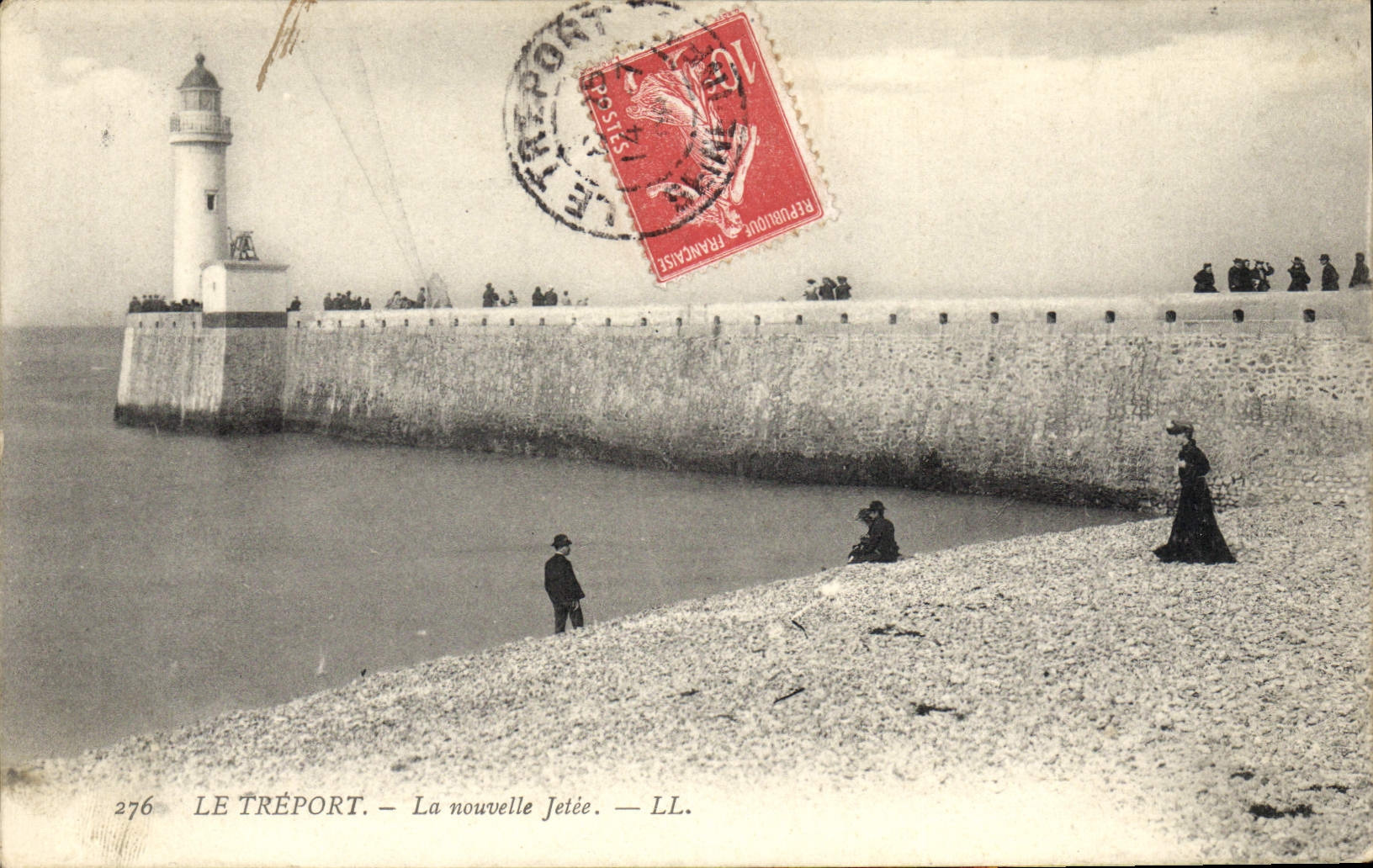 CPA Phare Le Treport la nouvelle jetee