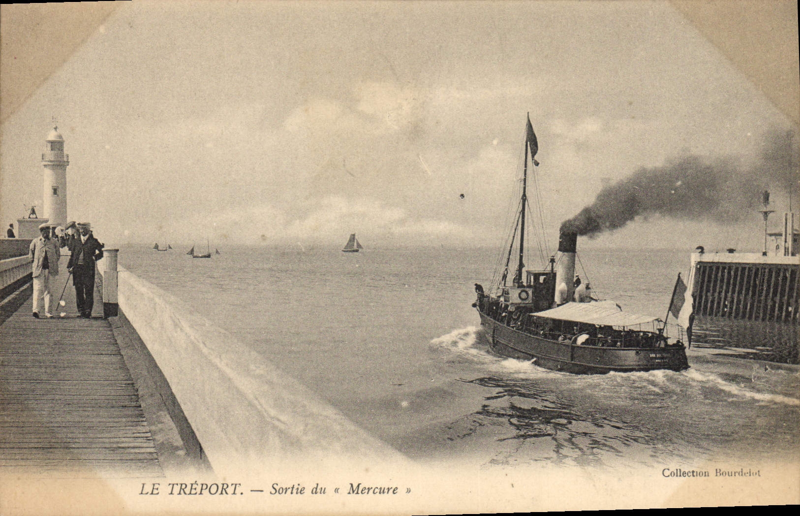 CPA Phare Le Treport Sortie du Mercure Bateau