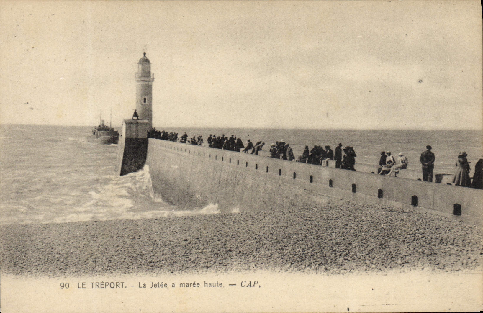 CPA Phare Le Treport La jetee a maree haute