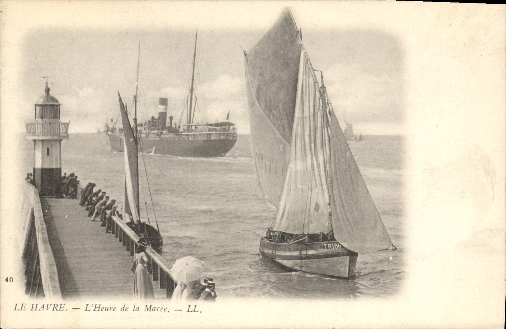 CPA Phare Le Havre L'heure de la maree Bateaux